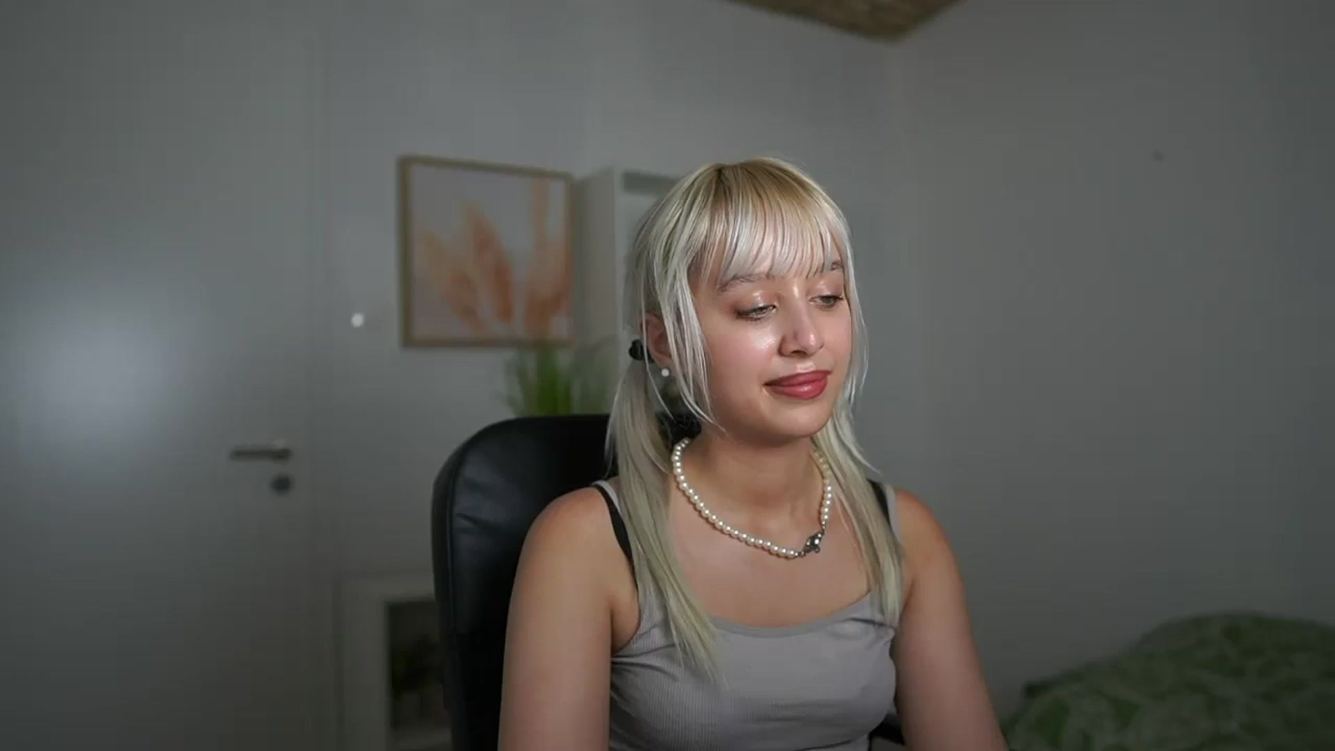 Gallery image thumbnail from JesseJane__'s myfreecams stream on, 02/15/2024, 18:39 image 8 of 20