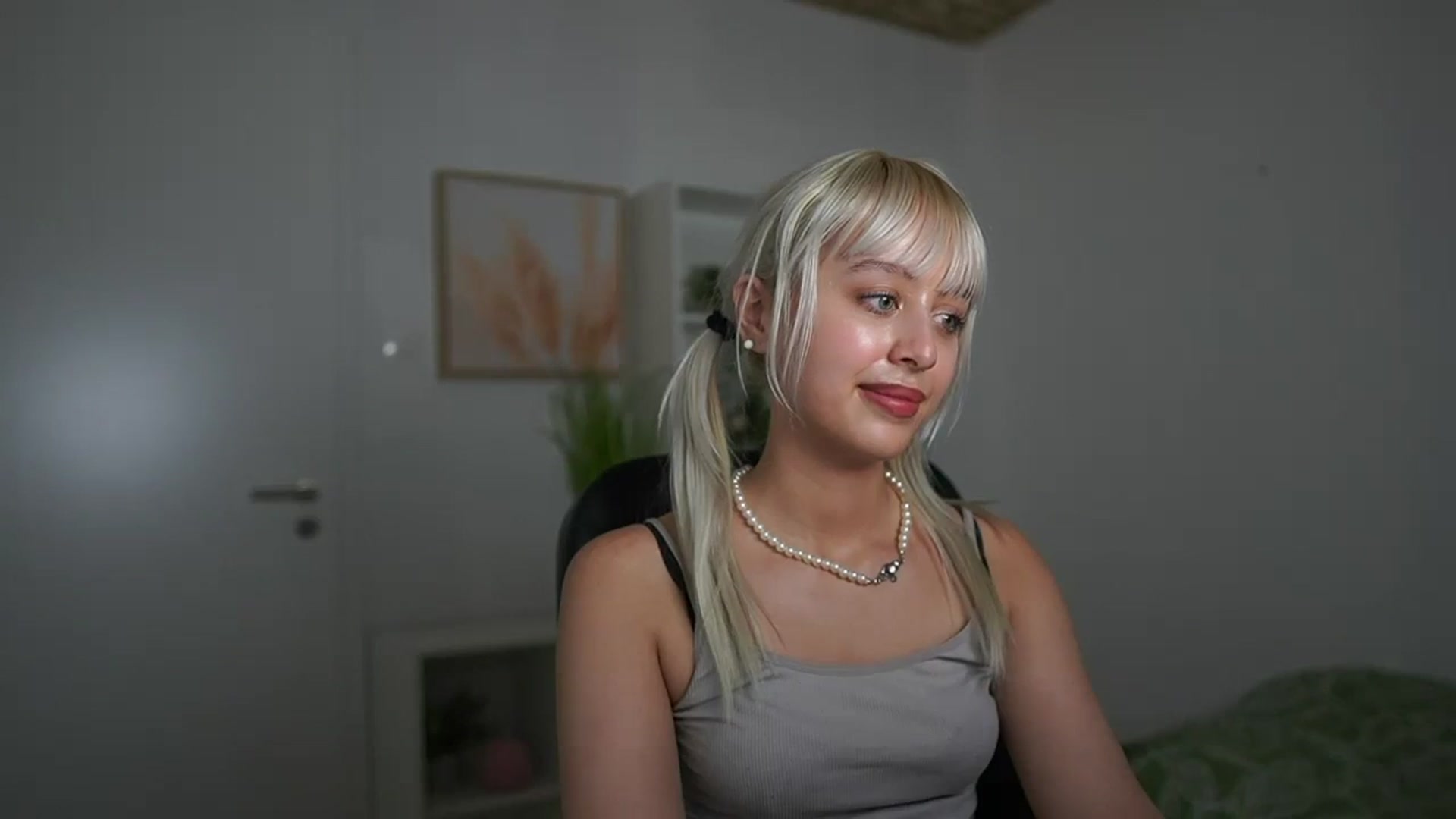 Gallery image thumbnail from JesseJane__'s myfreecams stream on, 02/15/2024, 18:39 image 15 of 20