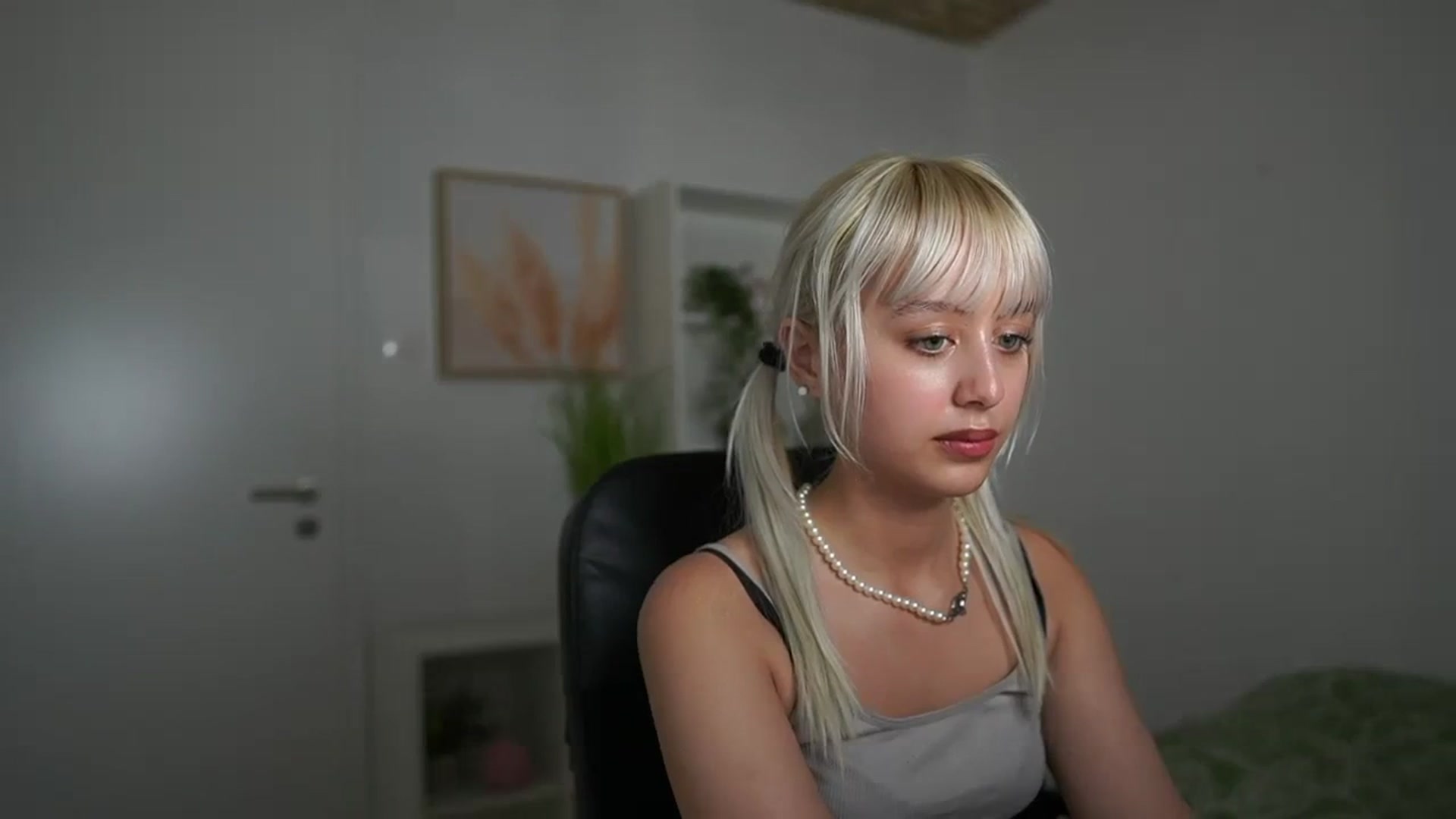 Gallery image thumbnail from JesseJane__'s myfreecams stream on, 02/15/2024, 18:39 image 18 of 20