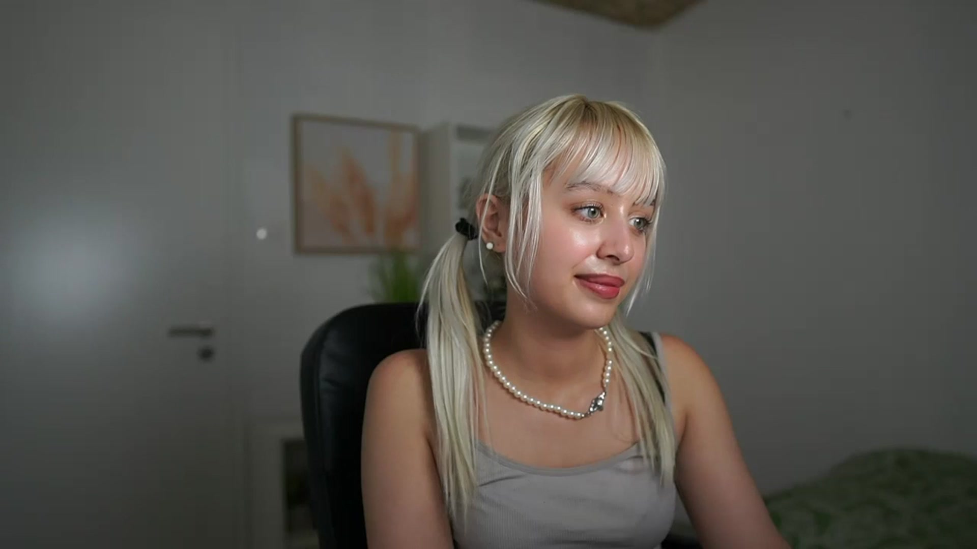 Gallery image thumbnail from JesseJane__'s myfreecams stream on, 02/15/2024, 18:39 image 2 of 20