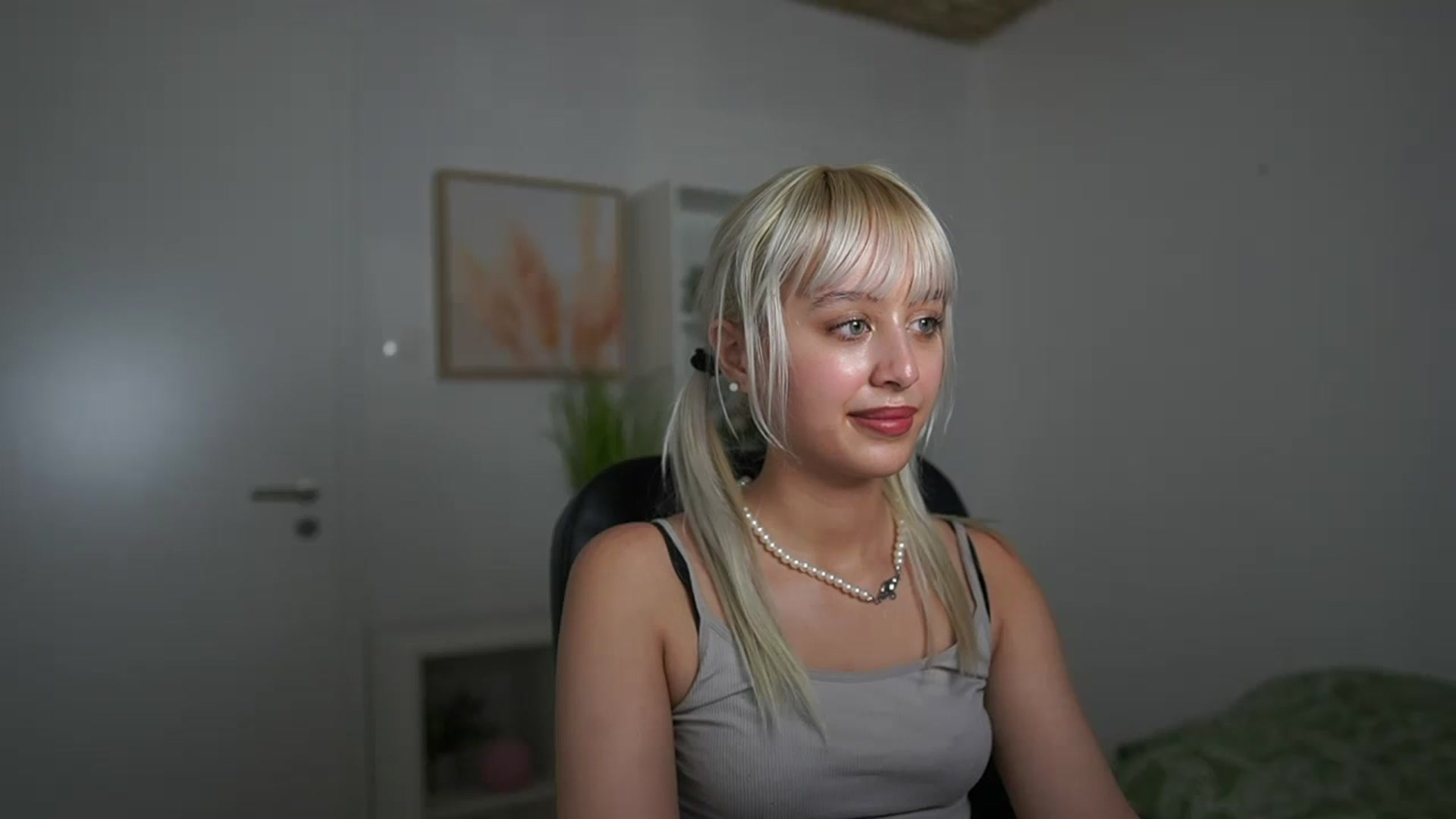 Gallery image thumbnail from JesseJane__'s myfreecams stream on, 02/15/2024, 18:39 image 16 of 20