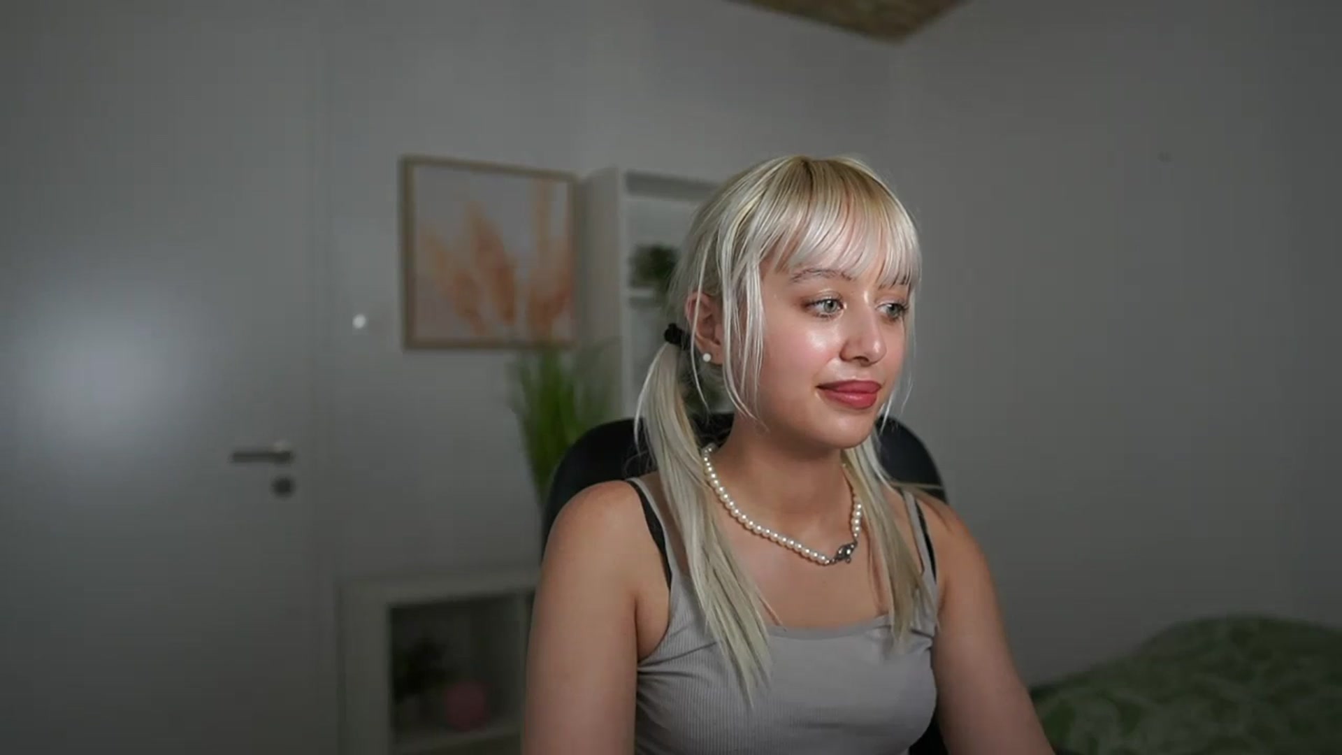 Gallery image thumbnail from JesseJane__'s myfreecams stream on, 02/15/2024, 18:39 image 14 of 20