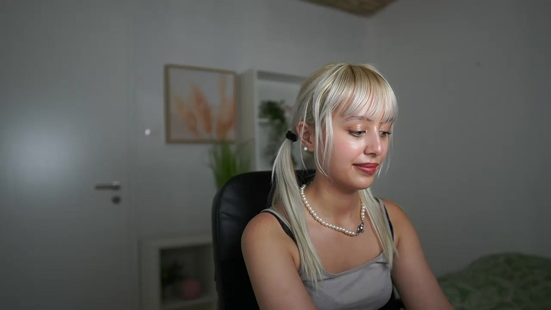 Gallery image thumbnail from JesseJane__'s myfreecams stream on, 02/15/2024, 18:39 image 20 of 20