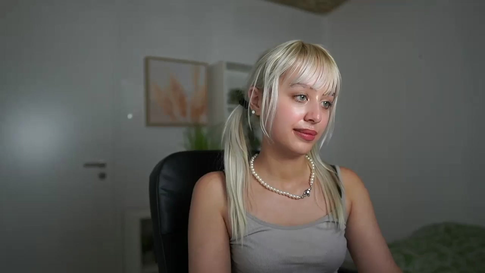 Gallery image thumbnail from JesseJane__'s myfreecams stream on, 02/15/2024, 18:39 image 1 of 20
