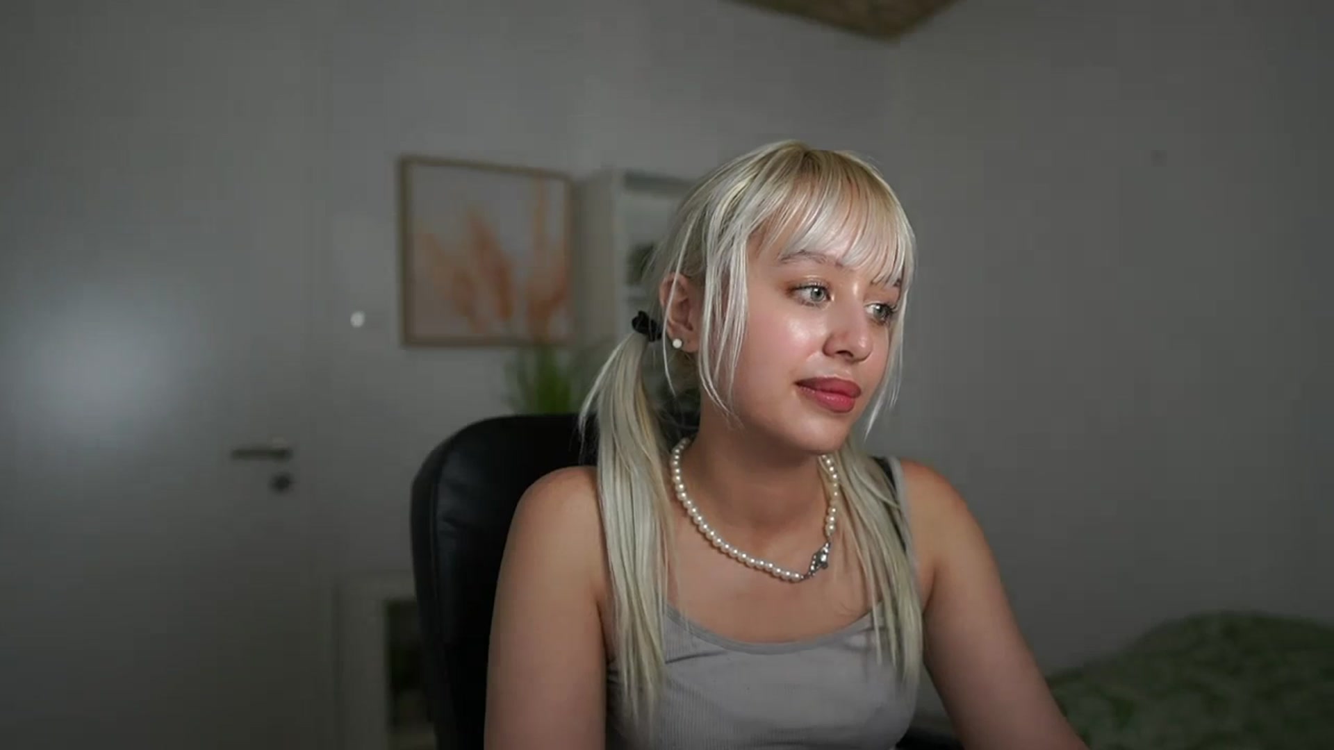 Gallery image thumbnail from JesseJane__'s myfreecams stream on, 02/15/2024, 18:39 image 3 of 20