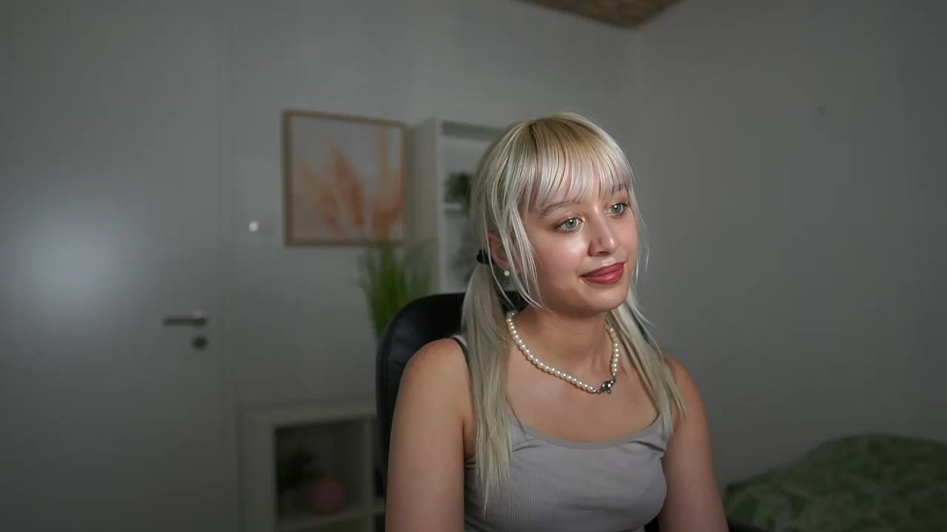 Gallery image thumbnail from JesseJane__'s myfreecams stream on, 02/15/2024, 18:39 image 13 of 20