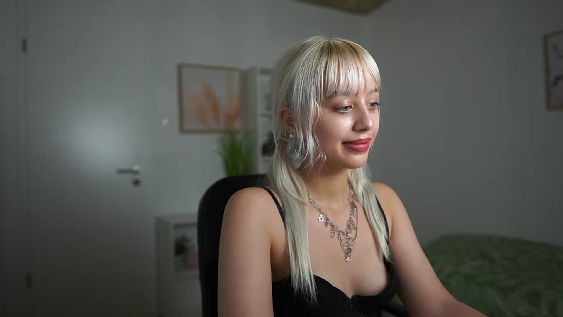 Gallery image thumbnail from JesseJane__'s myfreecams stream on, 02/25/2024, 14:03 image 1 of 20