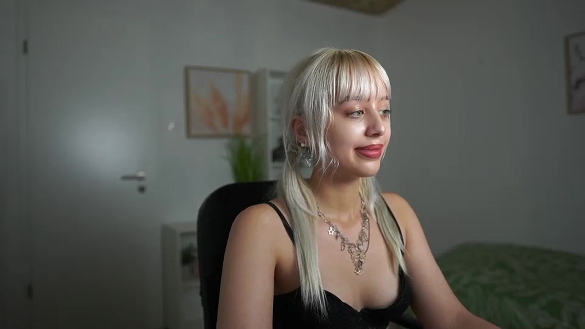 Gallery image thumbnail from JesseJane__'s myfreecams stream on, 02/25/2024, 14:03 image 2 of 20