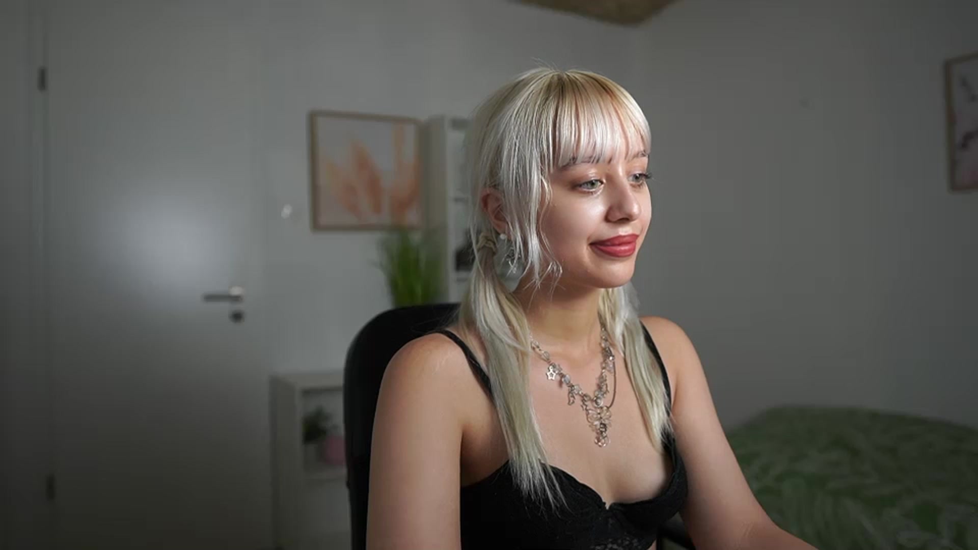 Gallery image thumbnail from JesseJane__'s myfreecams stream on, 02/25/2024, 14:03 image 10 of 20