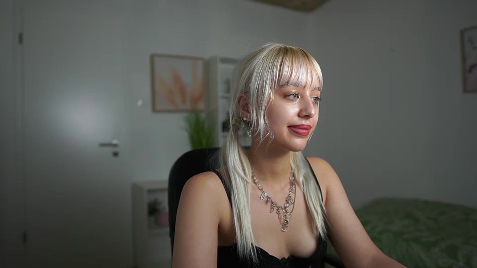 Gallery image thumbnail from JesseJane__'s myfreecams stream on, 02/25/2024, 14:03 image 3 of 20