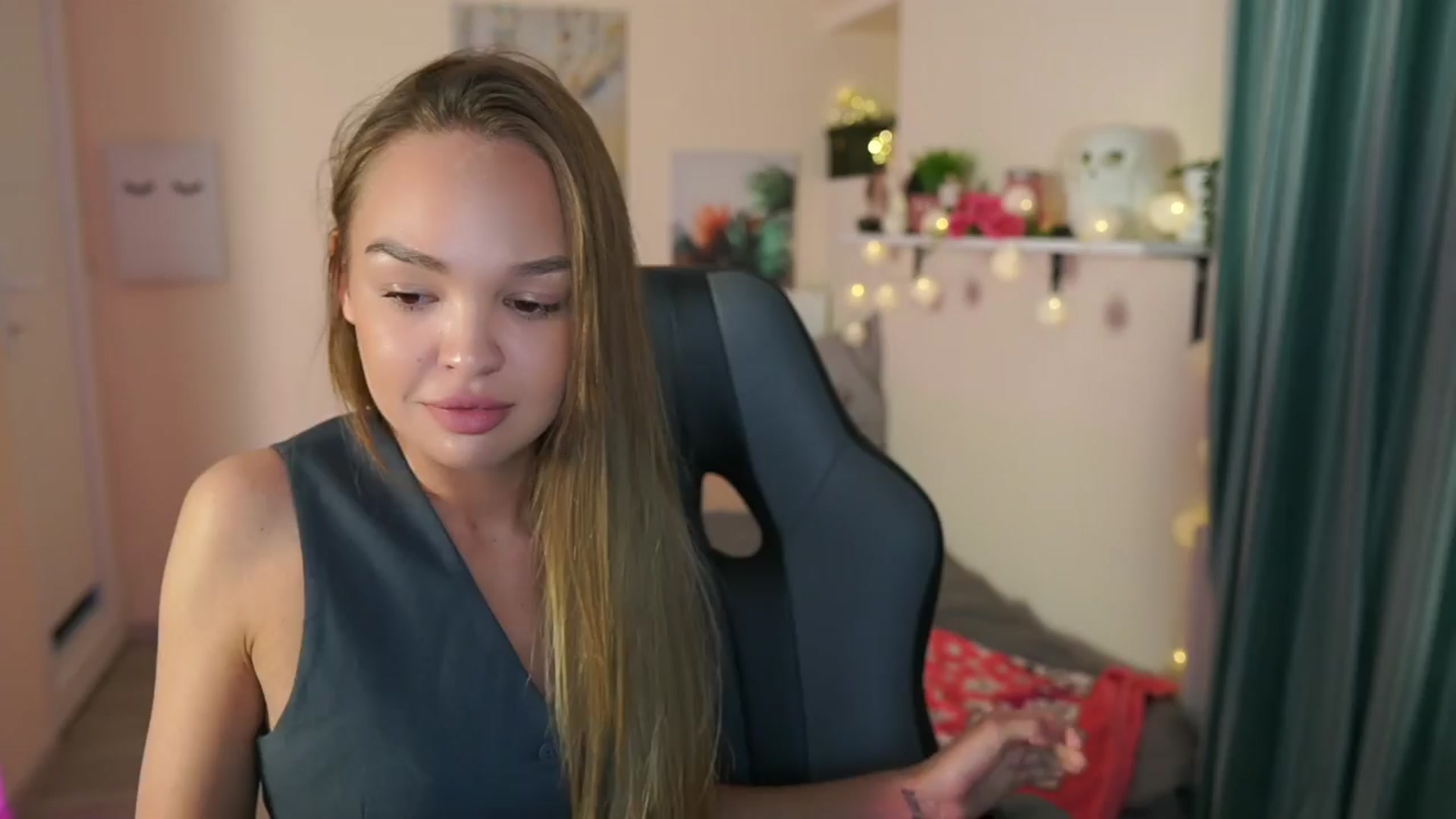 Gallery image thumbnail from Jesse__Jane__'s myfreecams stream on, 03/31/2024, 19:25 image 17 of 20