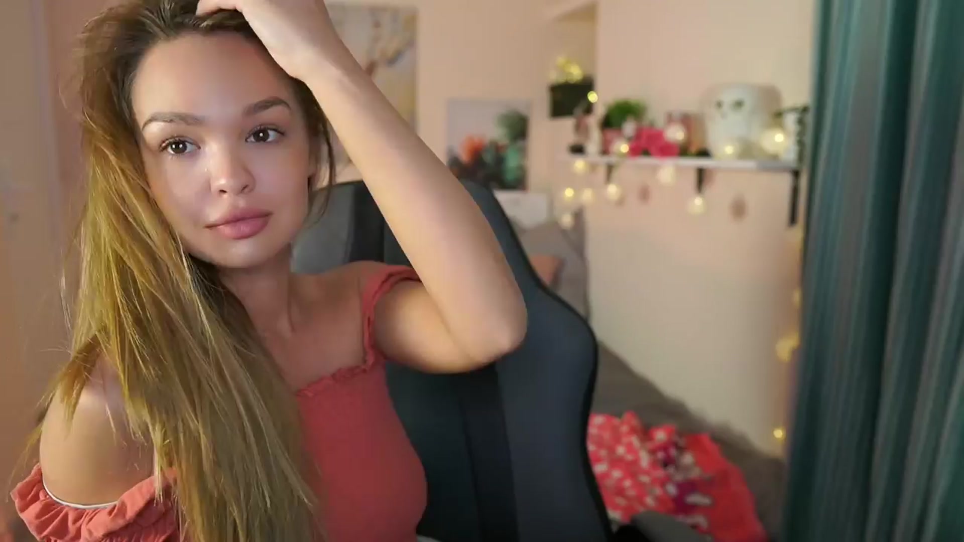 Gallery image thumbnail from Jesse__Jane__'s myfreecams stream on, 04/01/2024, 13:54 image 17 of 20