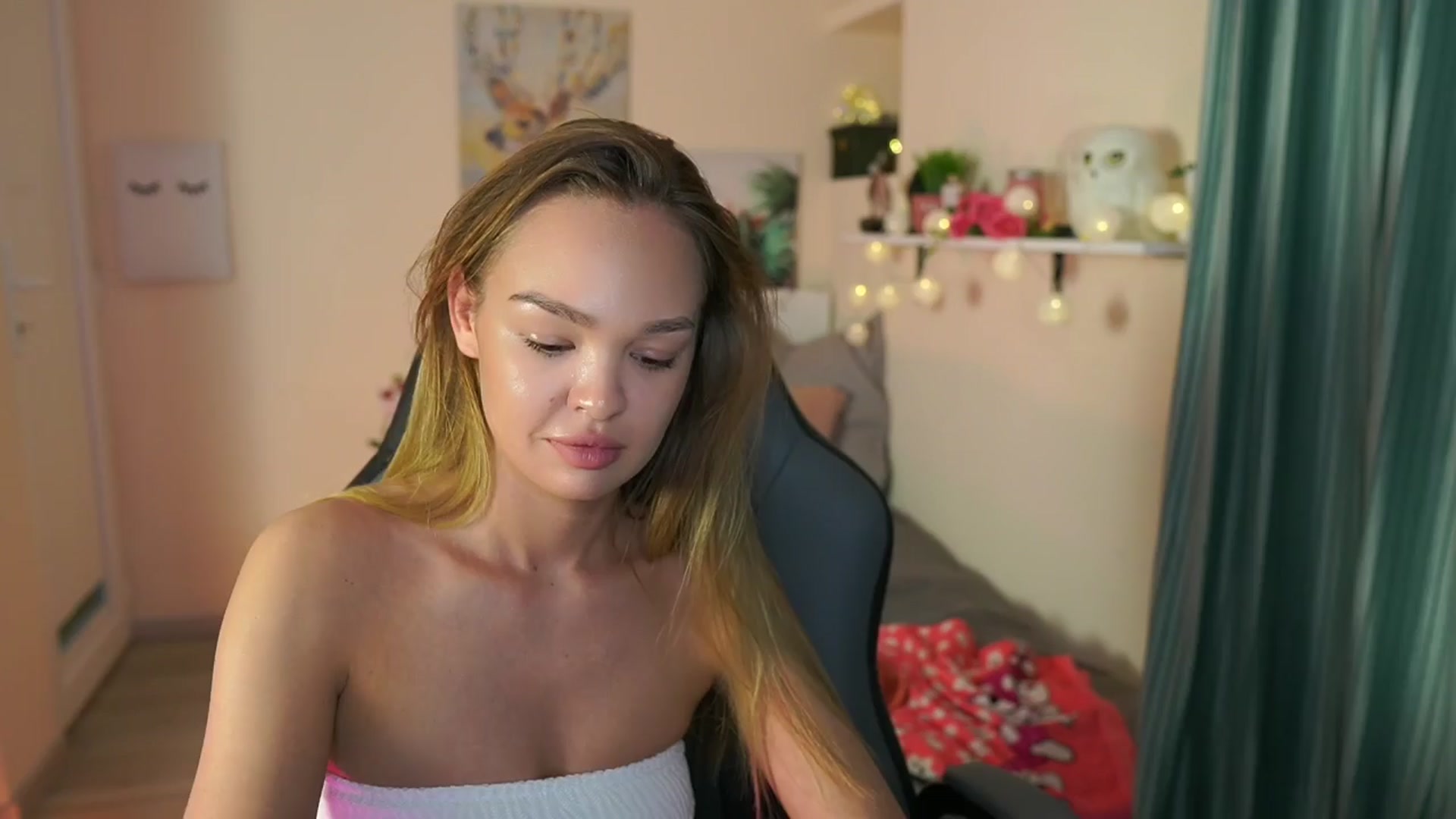 Gallery image thumbnail from Jesse__Jane__'s myfreecams stream on, 04/01/2024, 16:24 image 4 of 20