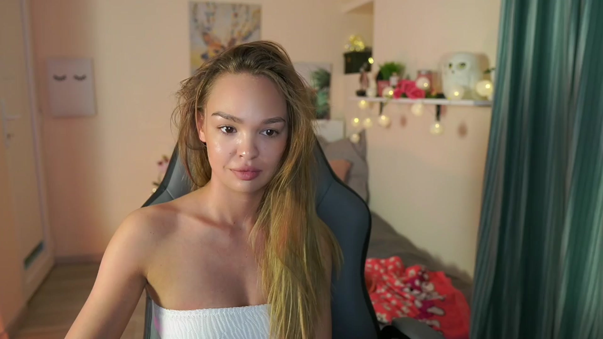 Gallery image thumbnail from Jesse__Jane__'s myfreecams stream on, 04/01/2024, 16:24 image 5 of 20