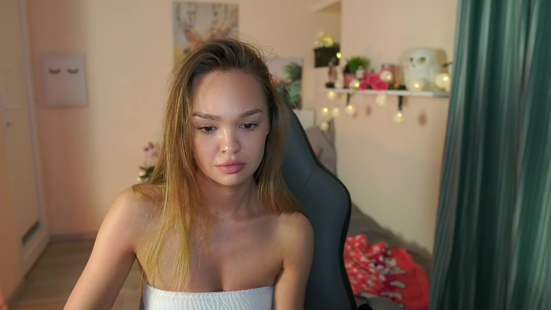 Gallery image thumbnail from Jesse__Jane__'s myfreecams stream on, 04/01/2024, 16:24 image 10 of 20