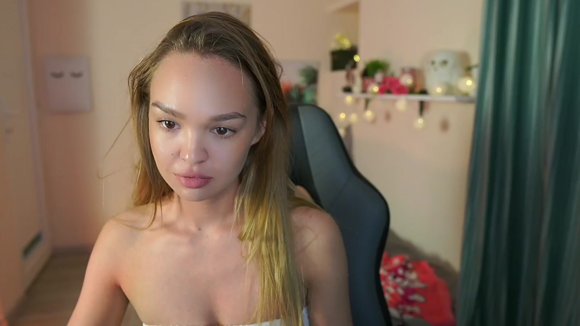 Gallery image thumbnail from Jesse__Jane__'s myfreecams stream on, 04/01/2024, 16:24 image 12 of 20