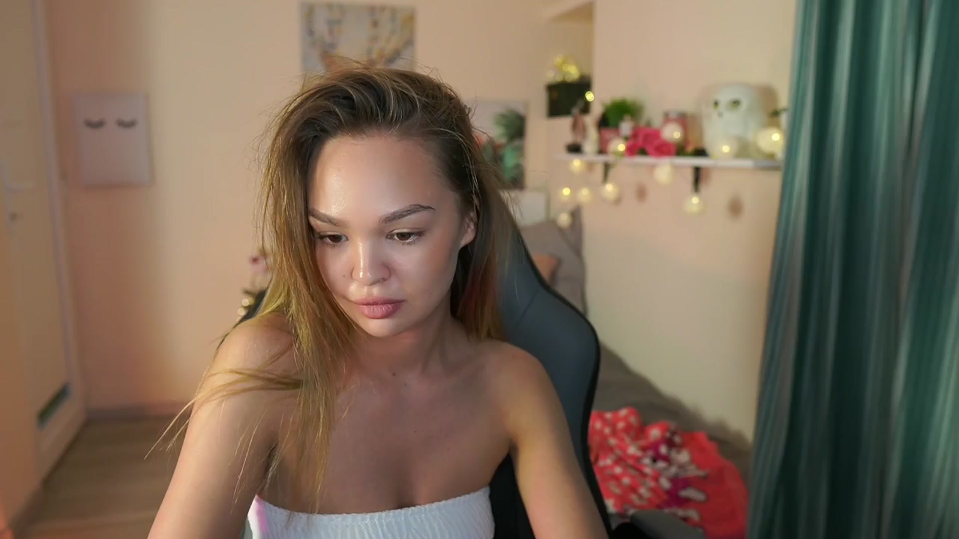 Gallery image thumbnail from Jesse__Jane__'s myfreecams stream on, 04/01/2024, 16:24 image 8 of 20