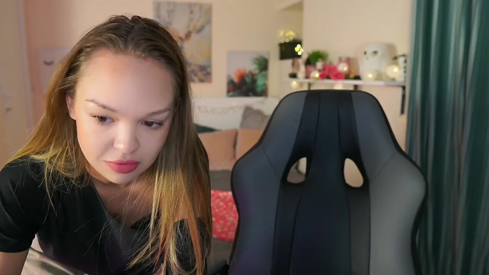 Gallery image thumbnail from Jesse__Jane__'s myfreecams stream on, 04/02/2024, 04:17 image 2 of 20