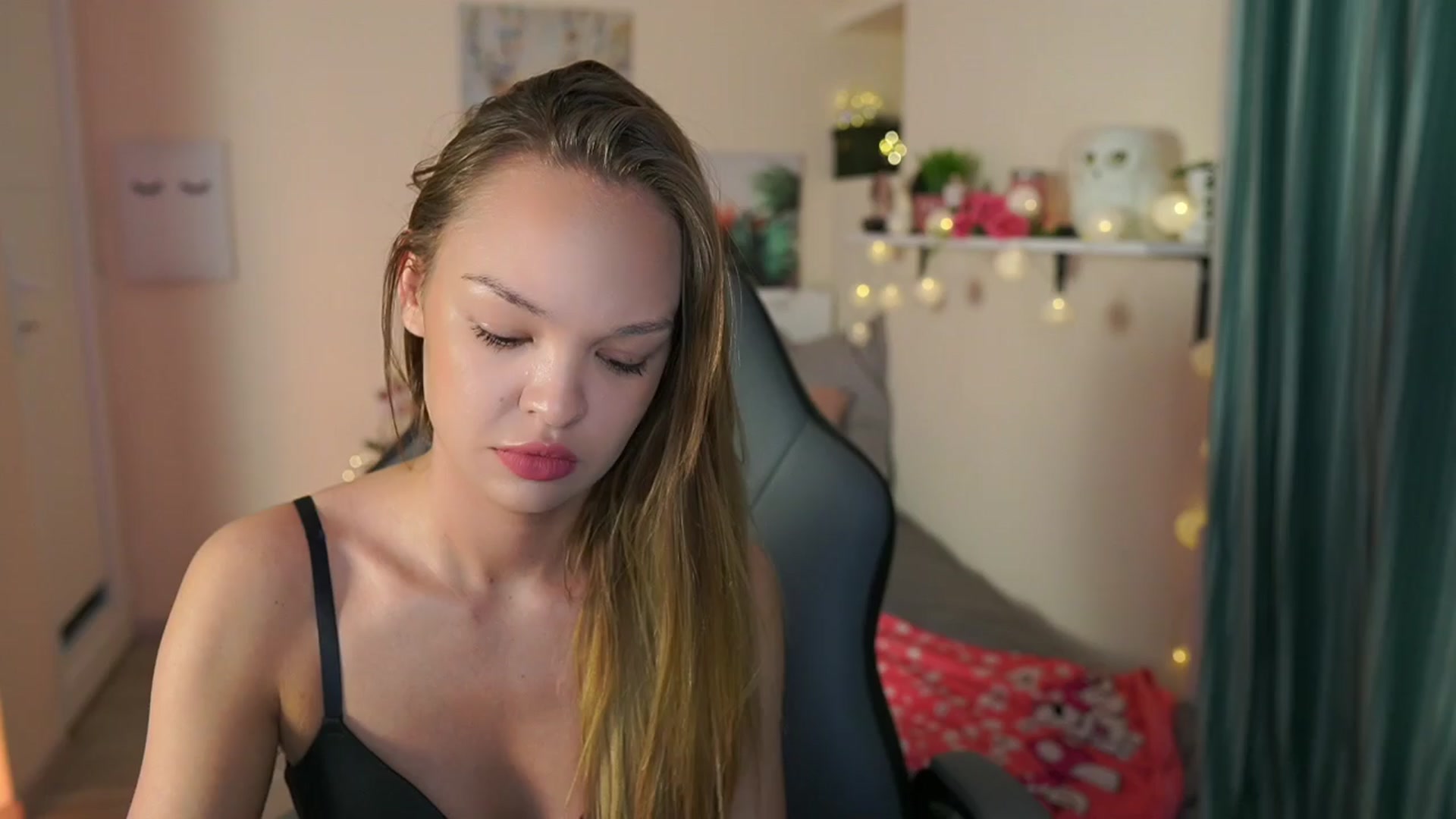 Gallery image thumbnail from Jesse__Jane__'s myfreecams stream on, 04/02/2024, 04:17 image 18 of 20