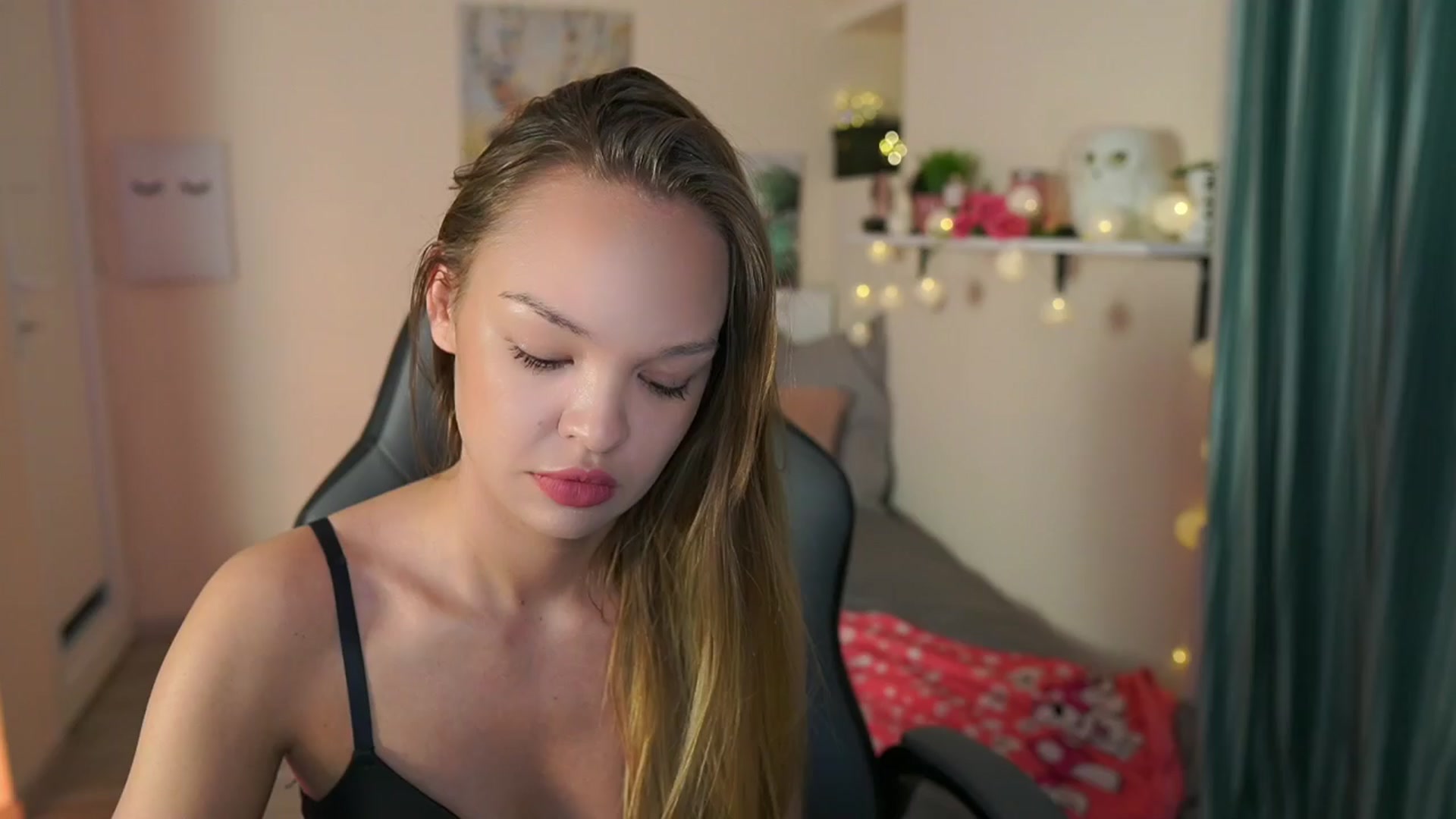 Gallery image thumbnail from Jesse__Jane__'s myfreecams stream on, 04/02/2024, 04:17 image 17 of 20