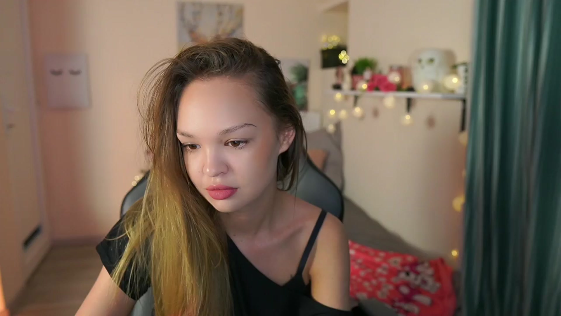 Gallery image thumbnail from Jesse__Jane__'s myfreecams stream on, 04/02/2024, 04:17 image 8 of 20