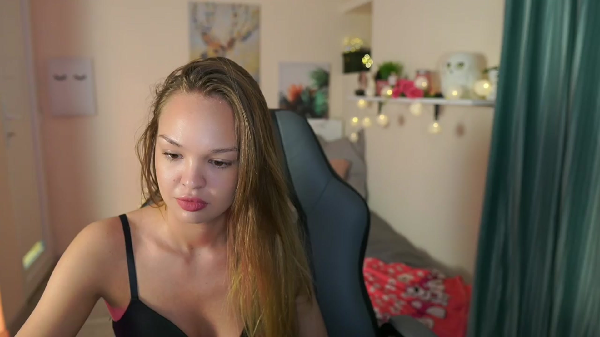 Gallery image thumbnail from Jesse__Jane__'s myfreecams stream on, 04/02/2024, 08:39 image 4 of 20