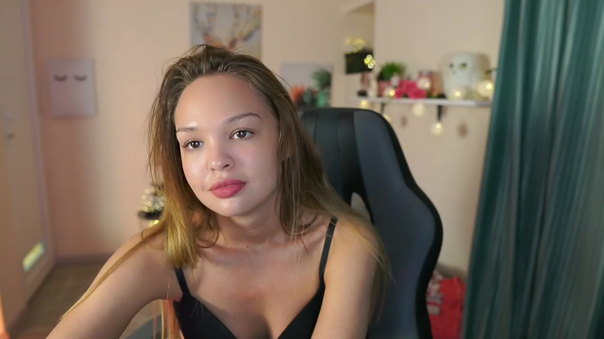 Gallery image thumbnail from Jesse__Jane__'s myfreecams stream on, 04/02/2024, 08:39 image 19 of 20