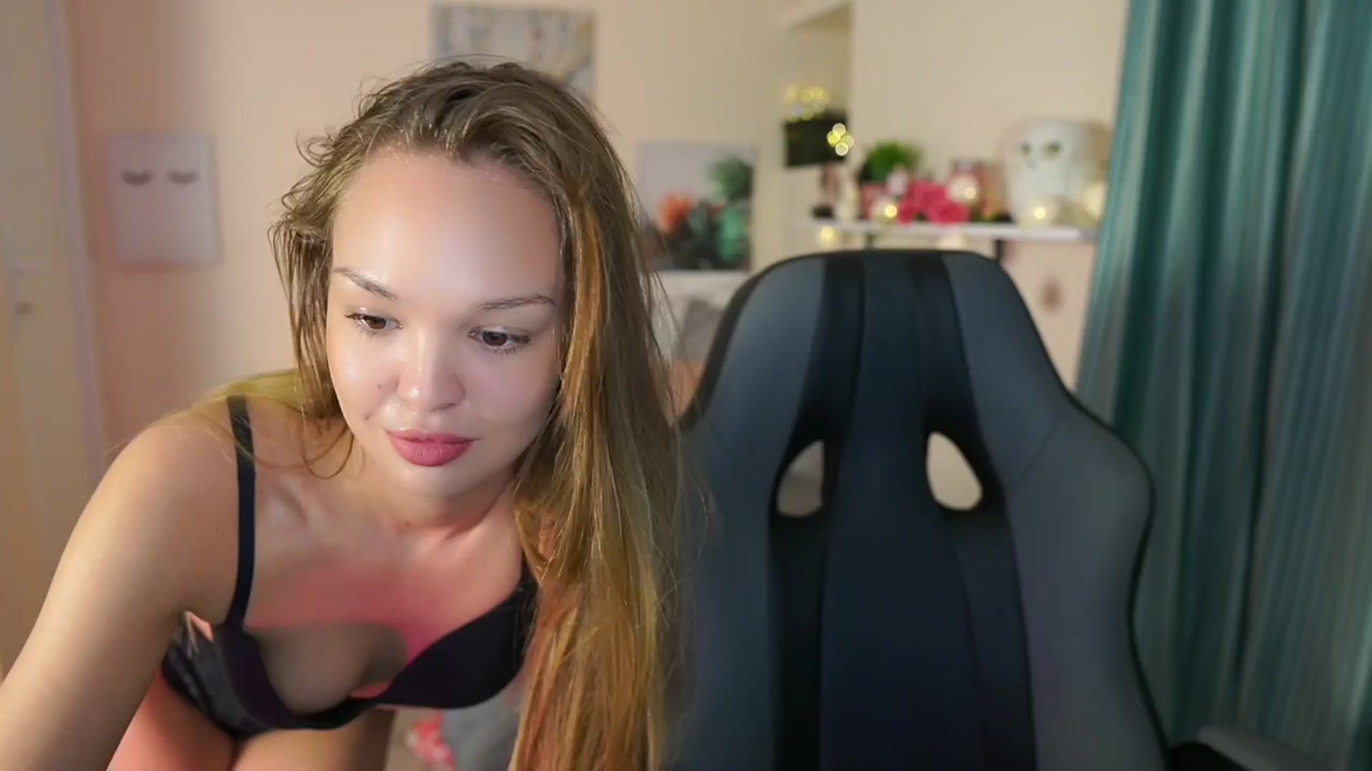 Gallery image thumbnail from Jesse__Jane__'s myfreecams stream on, 04/02/2024, 08:39 image 20 of 20