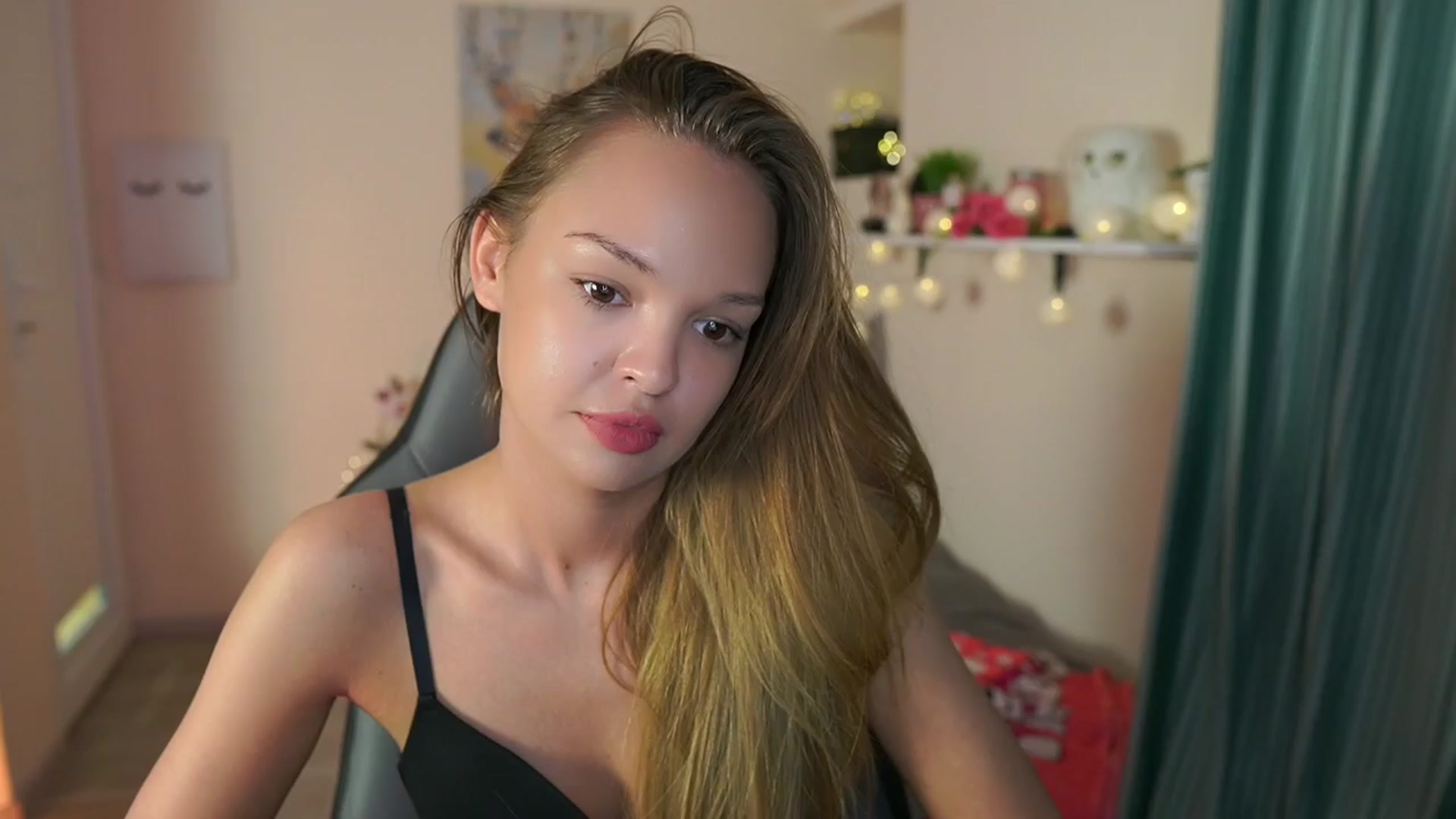 Gallery image thumbnail from Jesse__Jane__'s myfreecams stream on, 04/02/2024, 08:39 image 15 of 20