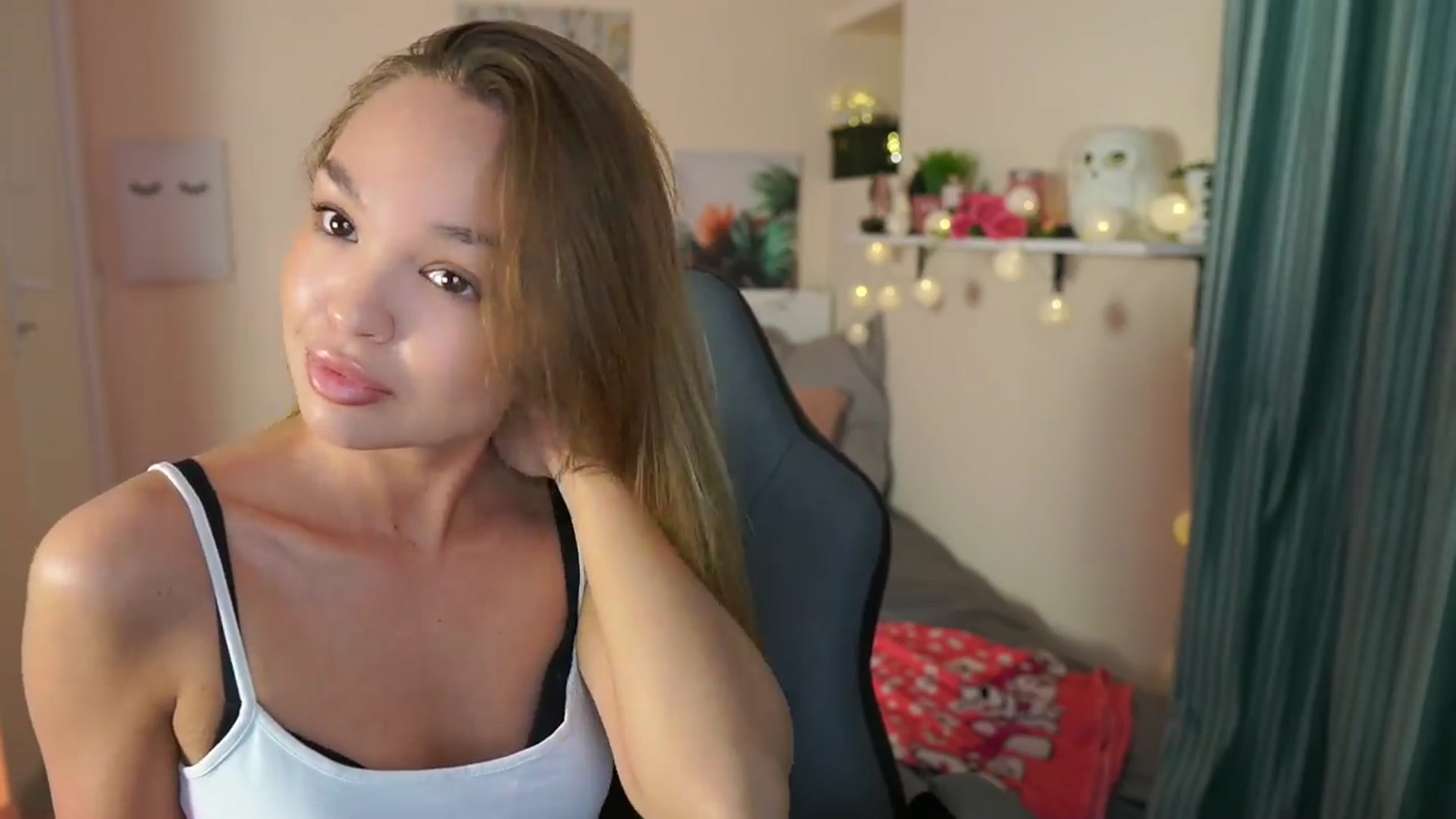 Gallery image thumbnail from Jesse__Jane__'s myfreecams stream on, 04/03/2024, 09:29 image 8 of 20