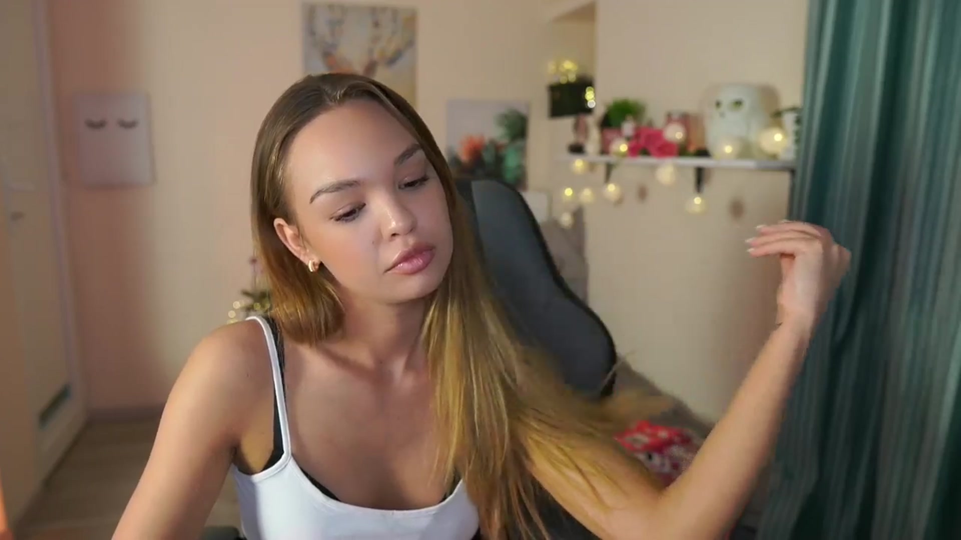 Gallery image thumbnail from Jesse__Jane__'s myfreecams stream on, 04/03/2024, 09:29 image 12 of 20