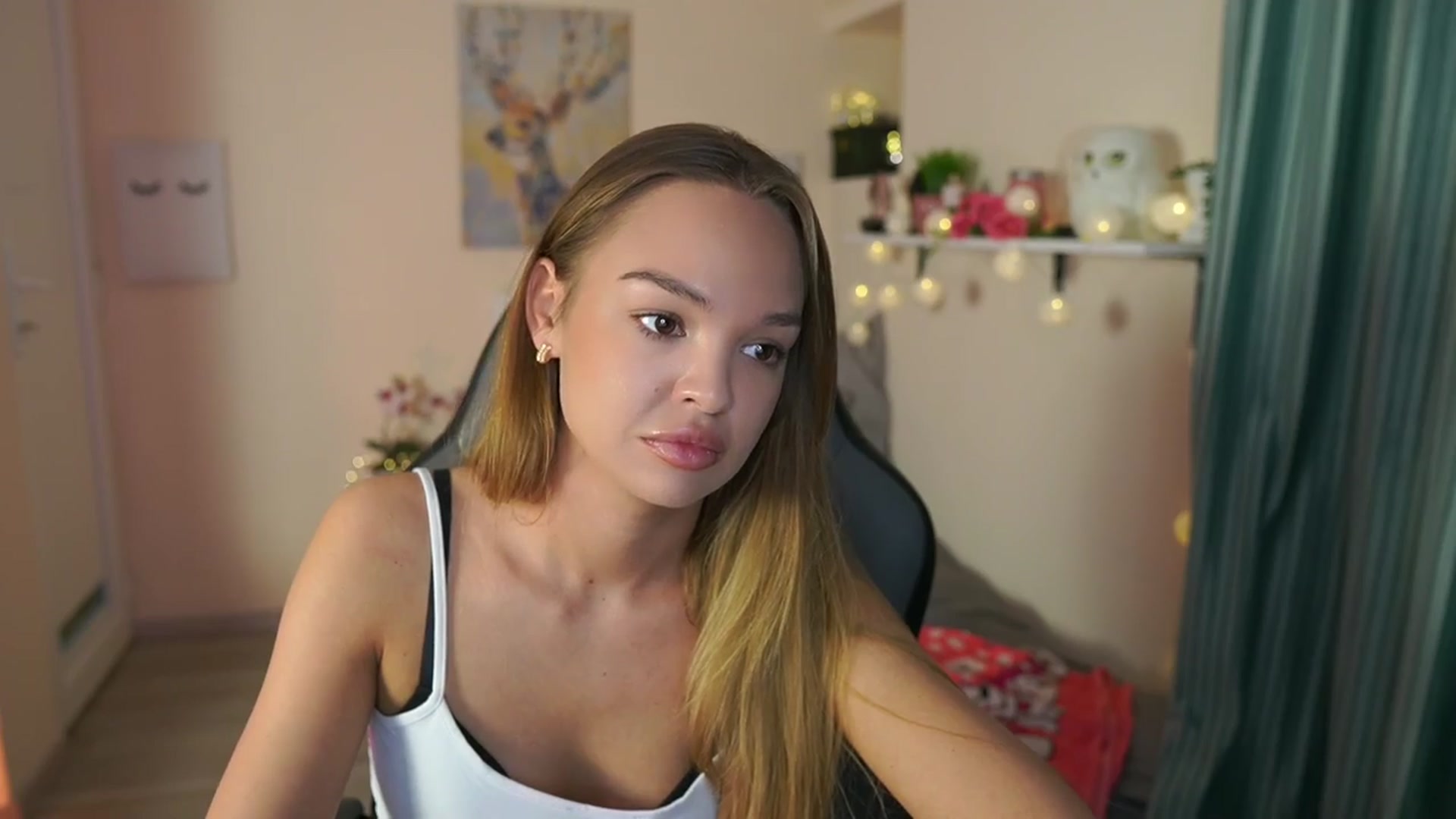 Gallery image thumbnail from Jesse__Jane__'s myfreecams stream on, 04/03/2024, 09:29 image 13 of 20