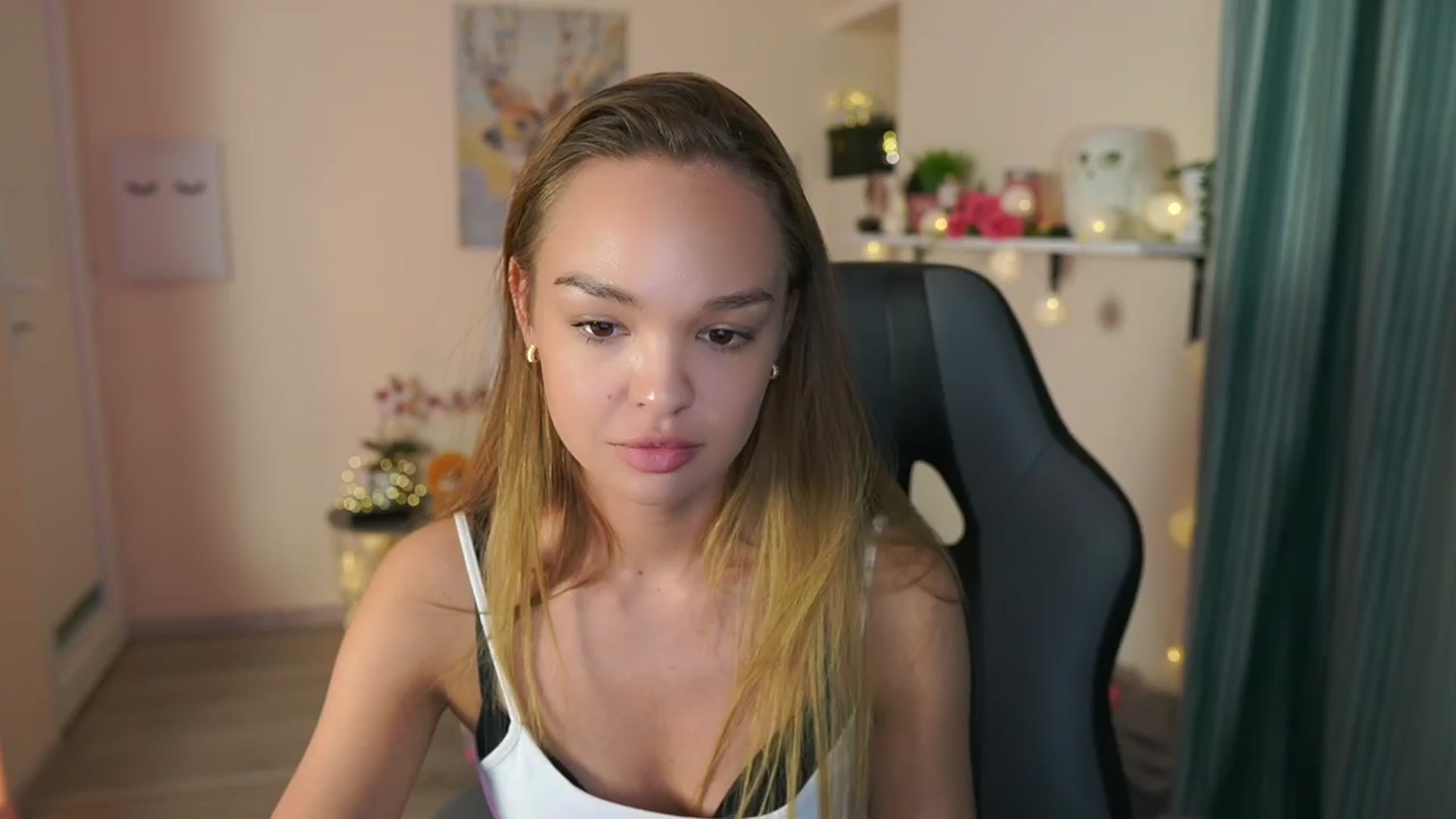 Gallery image thumbnail from Jesse__Jane__'s myfreecams stream on, 04/03/2024, 12:46 image 10 of 20
