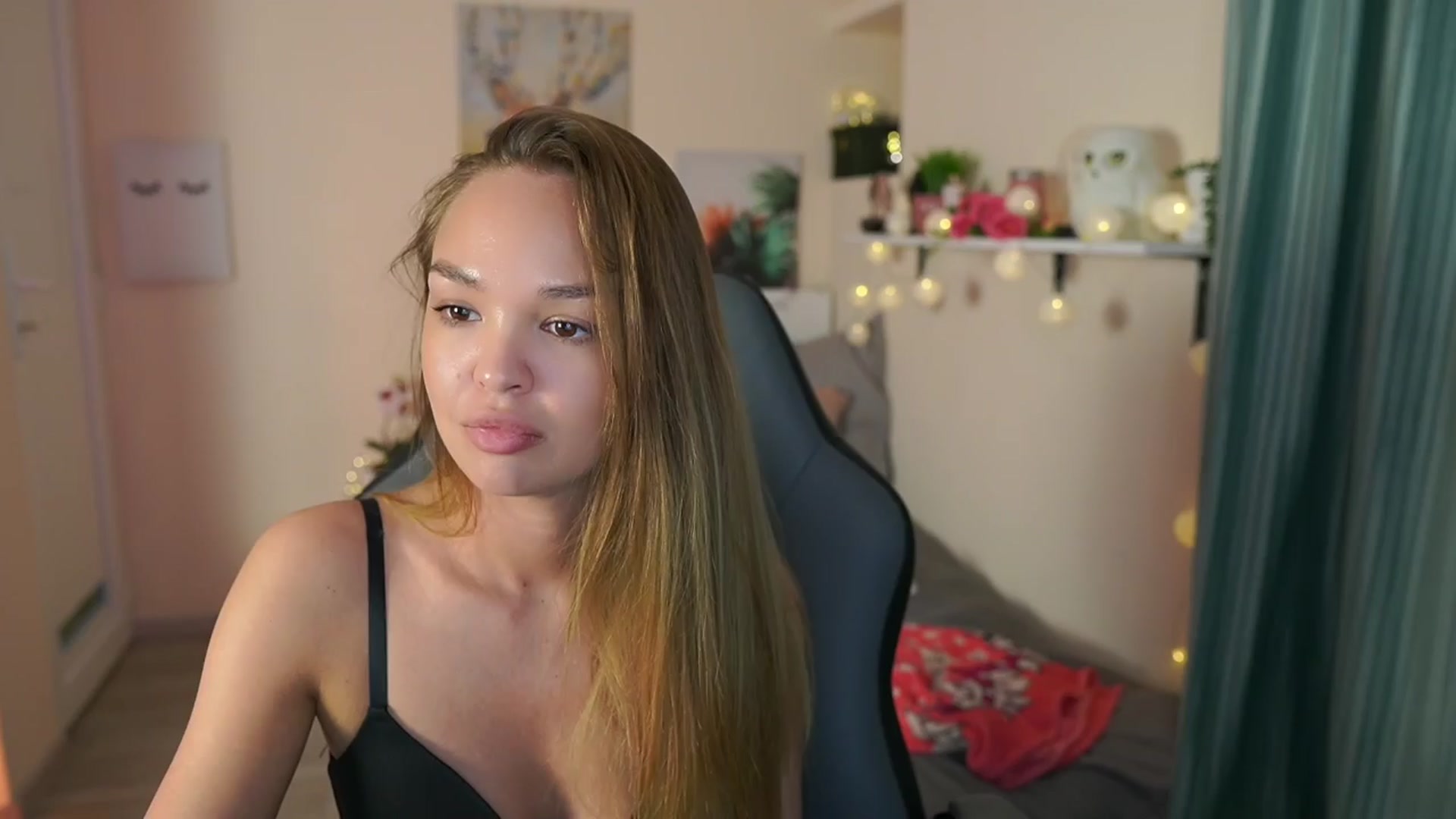 Gallery image thumbnail from Jesse__Jane__'s myfreecams stream on, 04/03/2024, 12:46 image 6 of 20