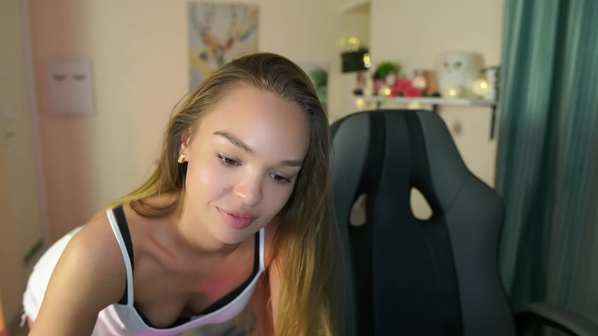Gallery image thumbnail from Jesse__Jane__'s myfreecams stream on, 04/03/2024, 12:46 image 13 of 20