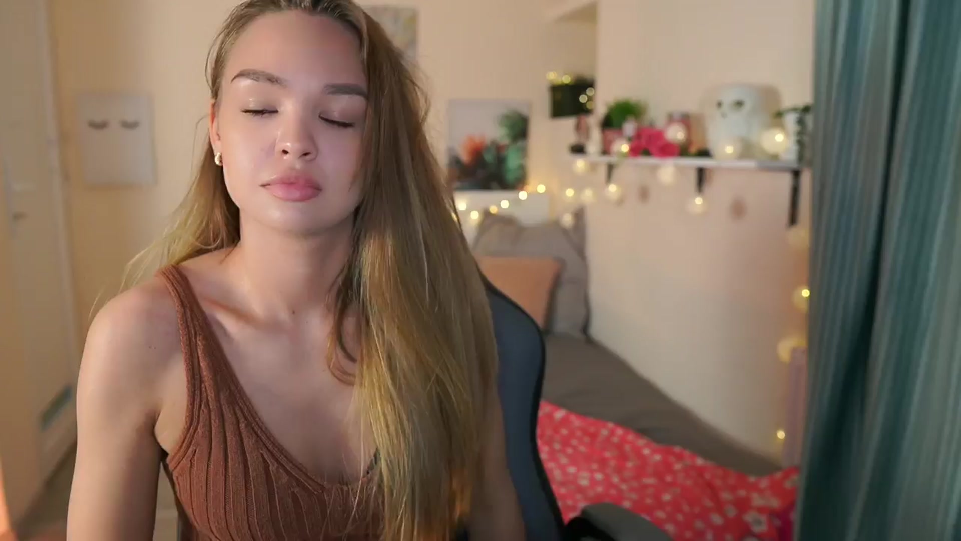 Gallery image thumbnail from Jesse__Jane__'s myfreecams stream on, 04/04/2024, 10:12 image 9 of 20