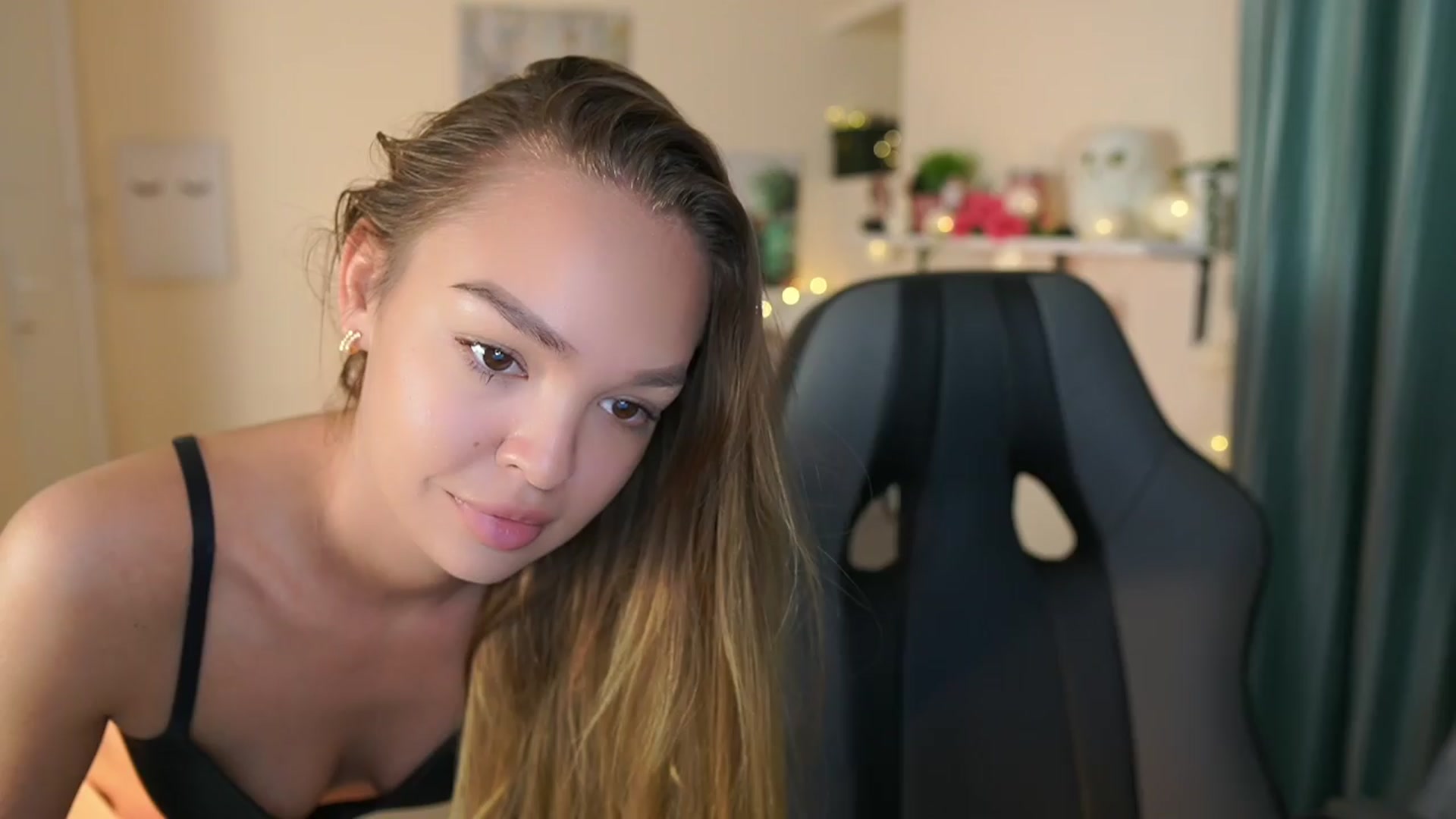 Gallery image thumbnail from Jesse__Jane__'s myfreecams stream on, 04/04/2024, 10:59 image 14 of 20