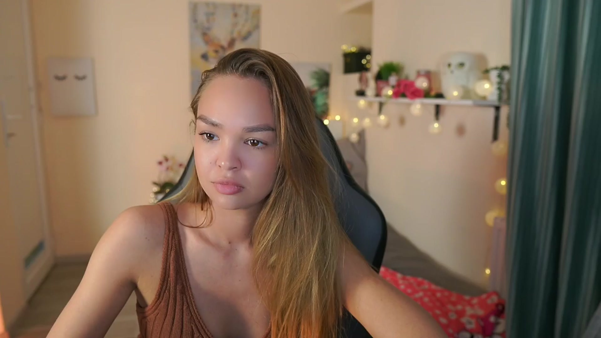 Gallery image thumbnail from Jesse__Jane__'s myfreecams stream on, 04/04/2024, 10:59 image 2 of 20