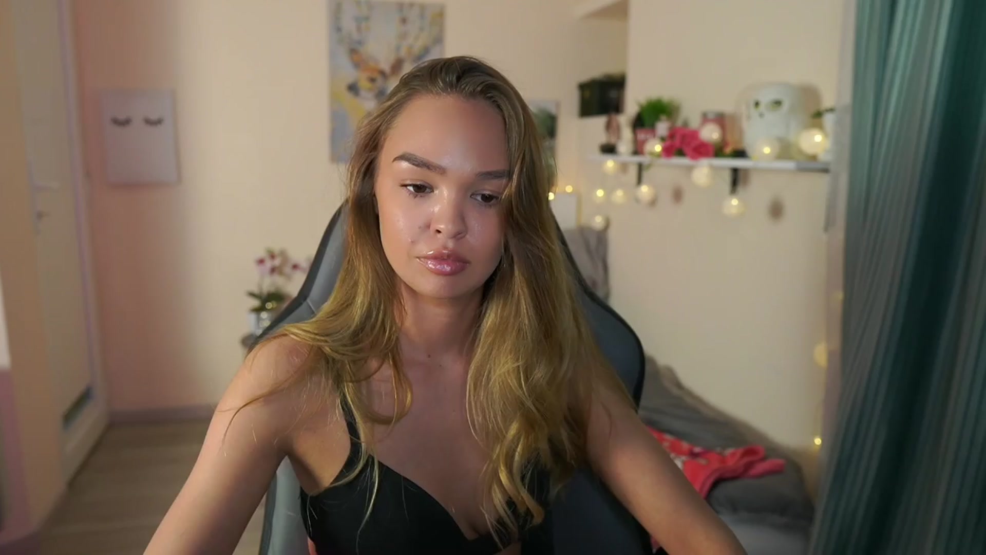 Gallery image thumbnail from Jesse__Jane__'s myfreecams stream on, 04/07/2024, 21:53 image 12 of 20