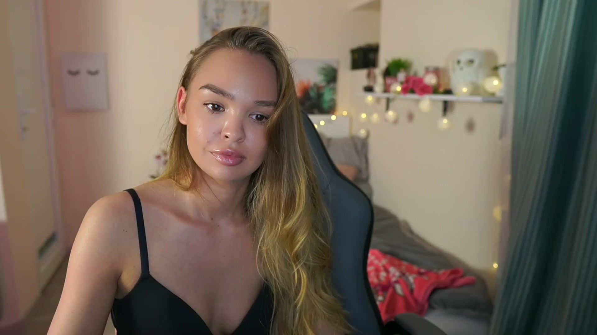 Gallery image thumbnail from Jesse__Jane__'s myfreecams stream on, 04/07/2024, 21:53 image 20 of 20