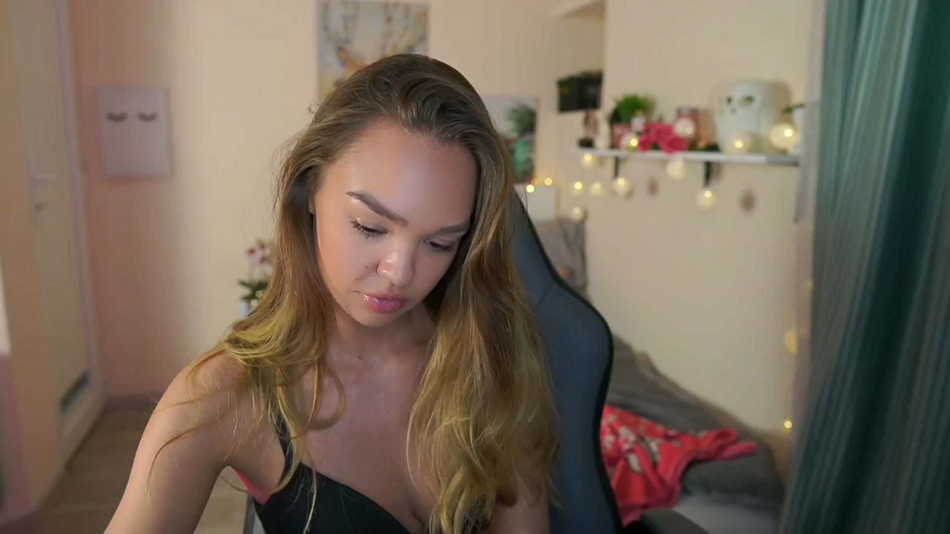 Gallery image thumbnail from Jesse__Jane__'s myfreecams stream on, 04/07/2024, 21:53 image 11 of 20