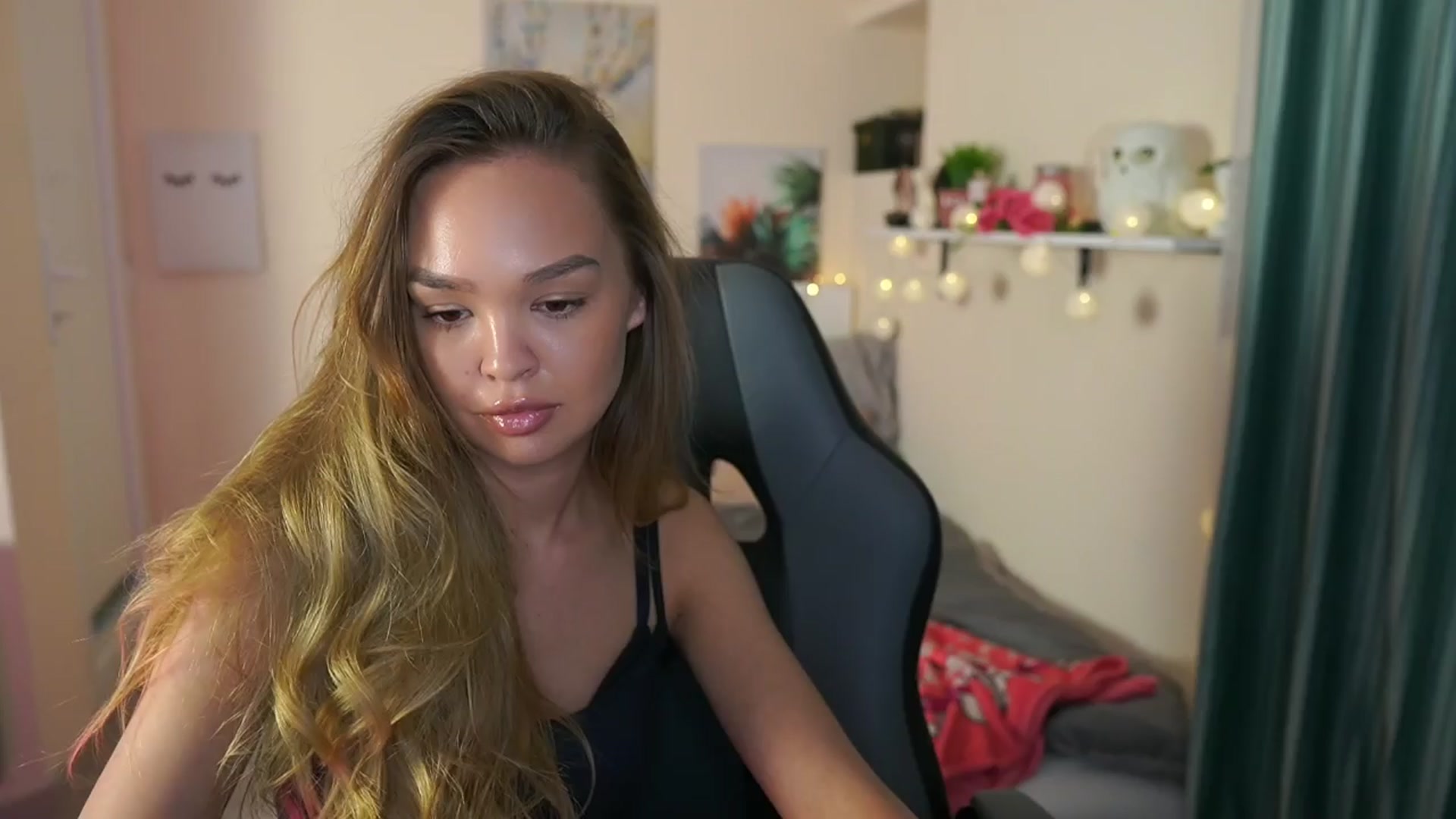 Gallery image thumbnail from Jesse__Jane__'s myfreecams stream on, 04/07/2024, 21:53 image 4 of 20