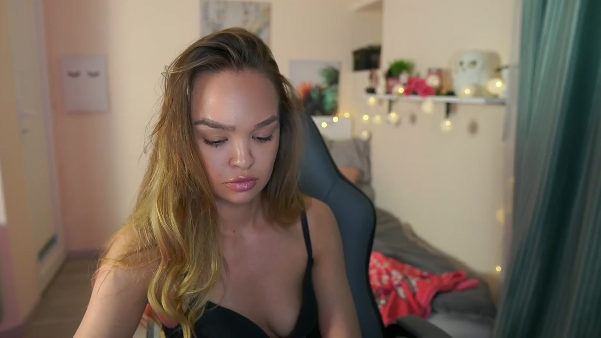 Gallery image thumbnail from Jesse__Jane__'s myfreecams stream on, 04/07/2024, 21:53 image 14 of 20