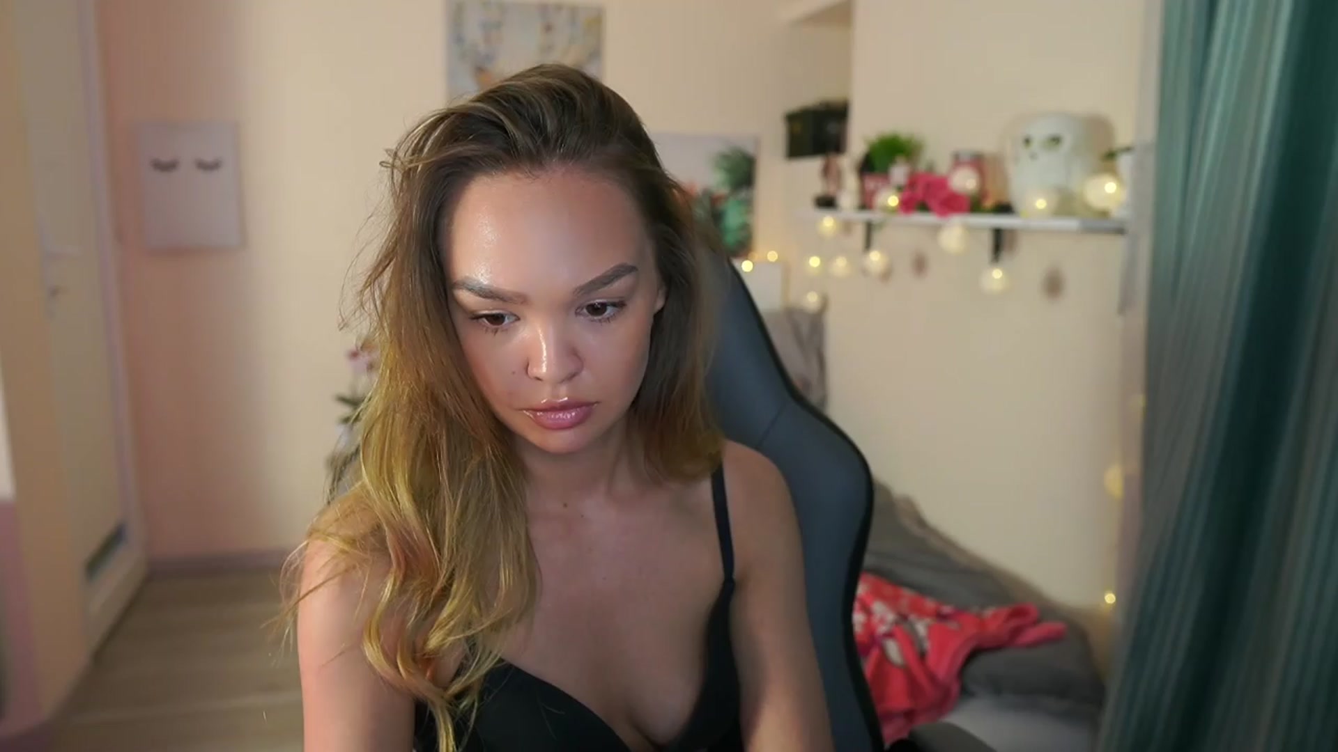Gallery image thumbnail from Jesse__Jane__'s myfreecams stream on, 04/07/2024, 21:53 image 13 of 20