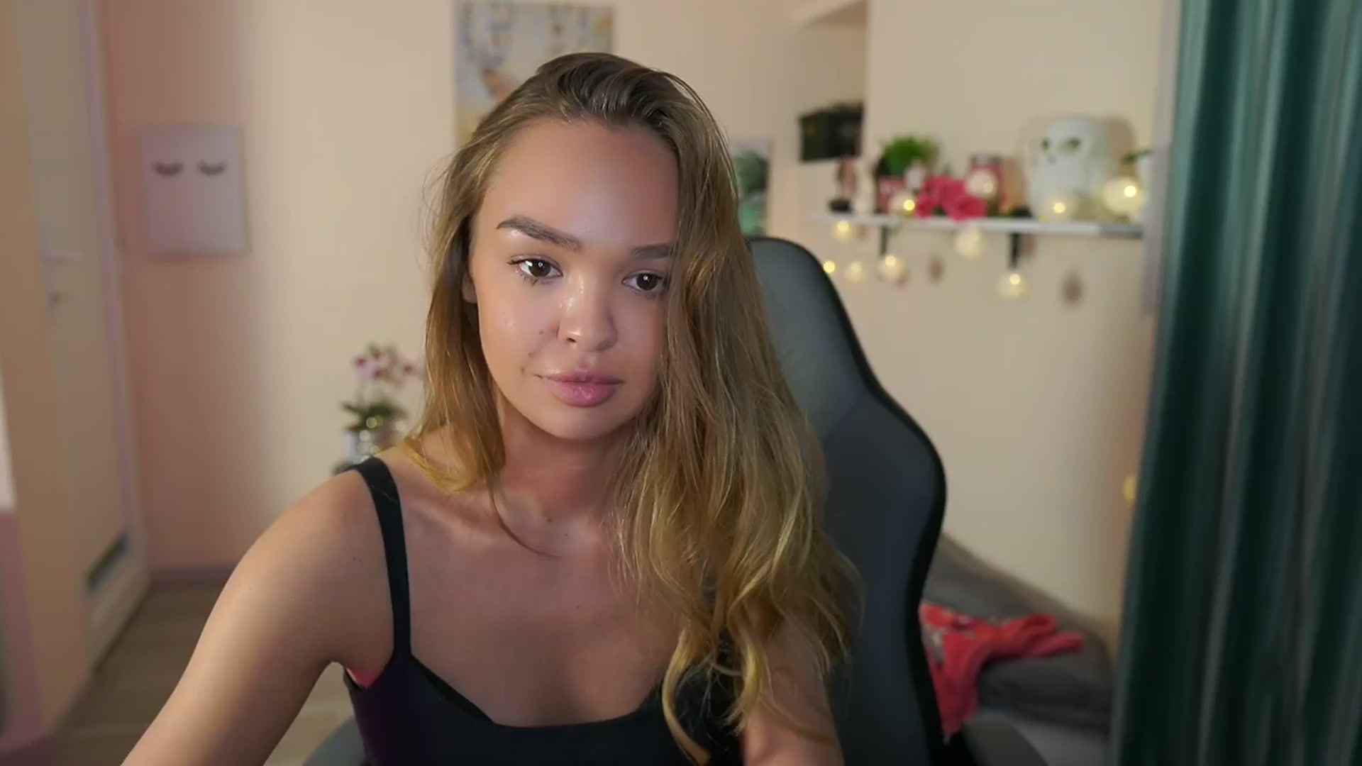 Gallery image thumbnail from Jesse__Jane__'s myfreecams stream on, 04/07/2024, 21:53 image 3 of 20