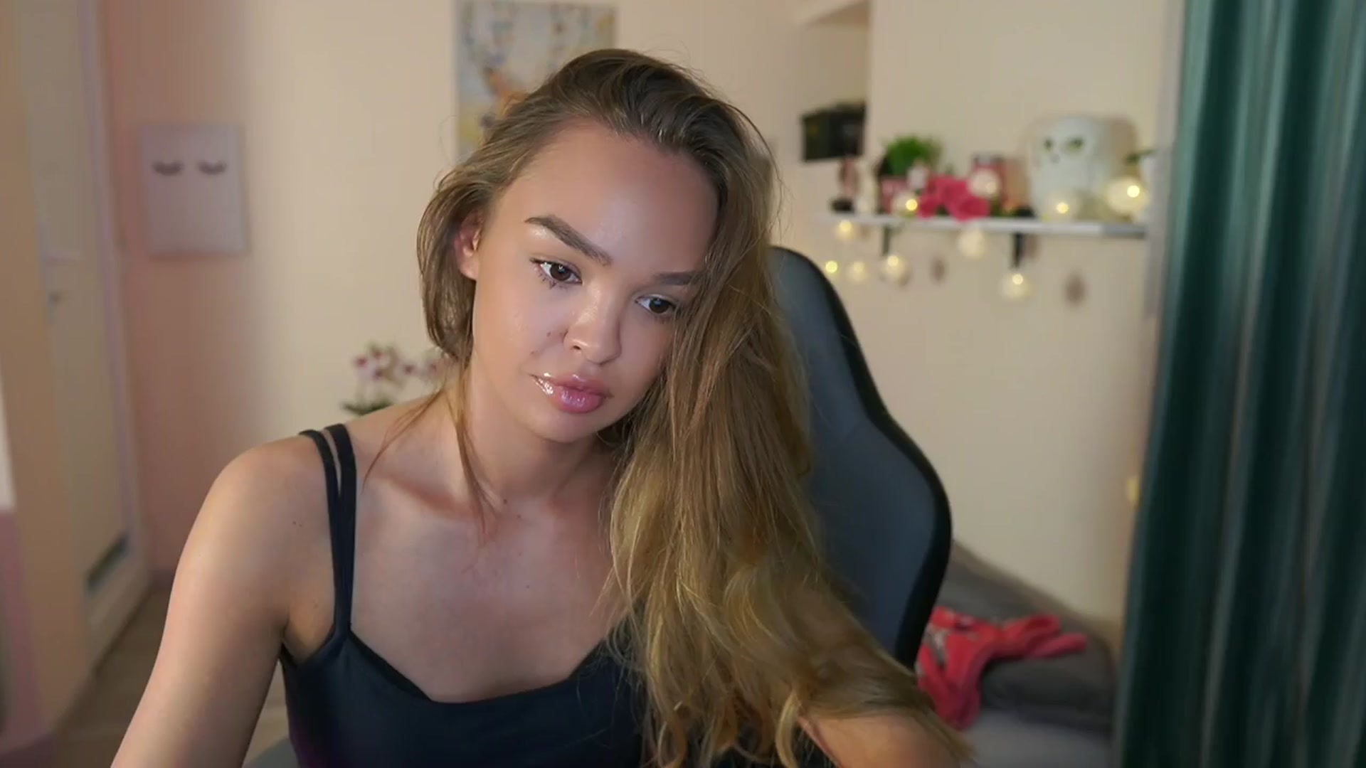 Gallery image thumbnail from Jesse__Jane__'s myfreecams stream on, 04/07/2024, 21:53 image 6 of 20