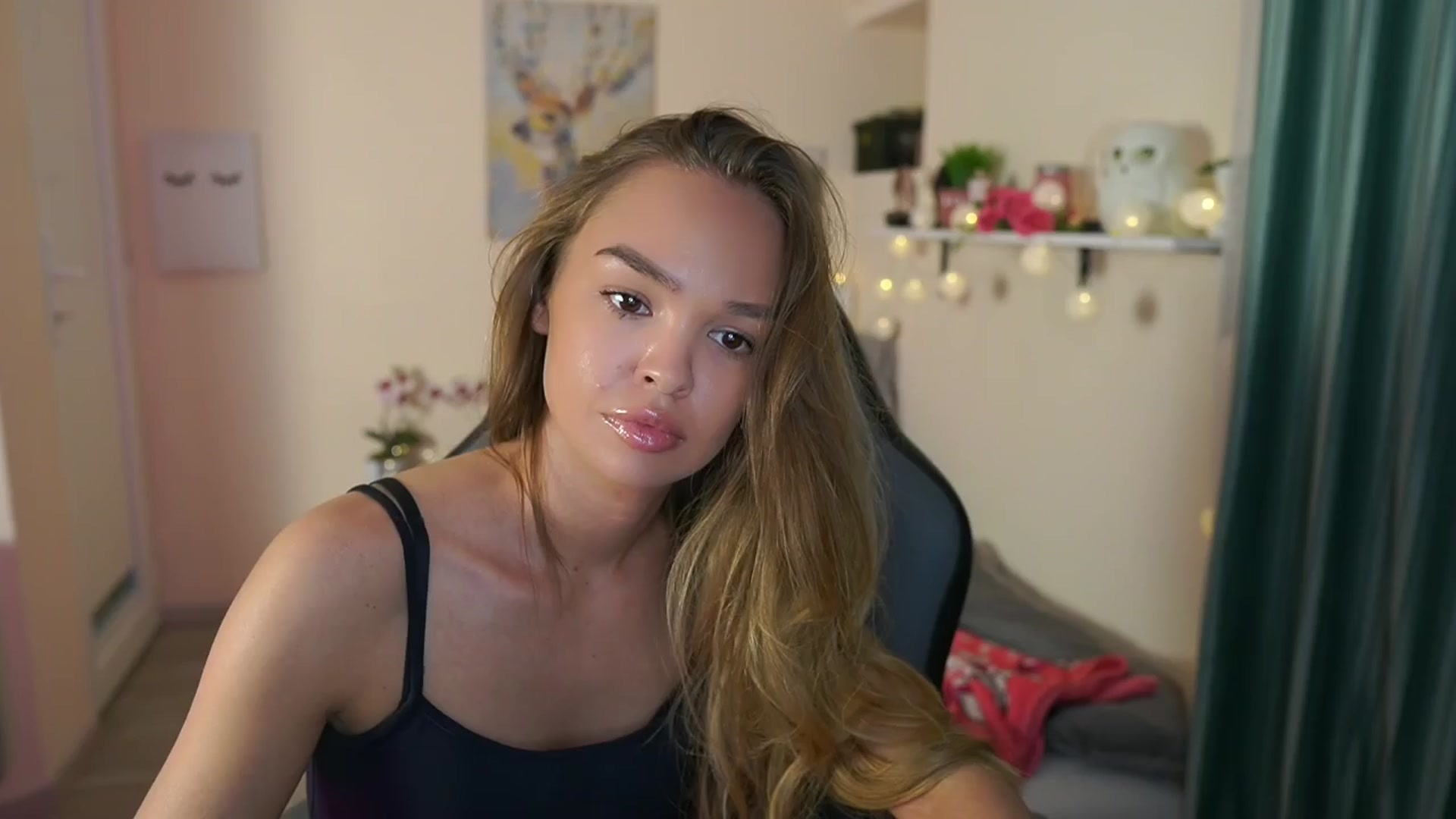 Gallery image thumbnail from Jesse__Jane__'s myfreecams stream on, 04/07/2024, 21:53 image 7 of 20
