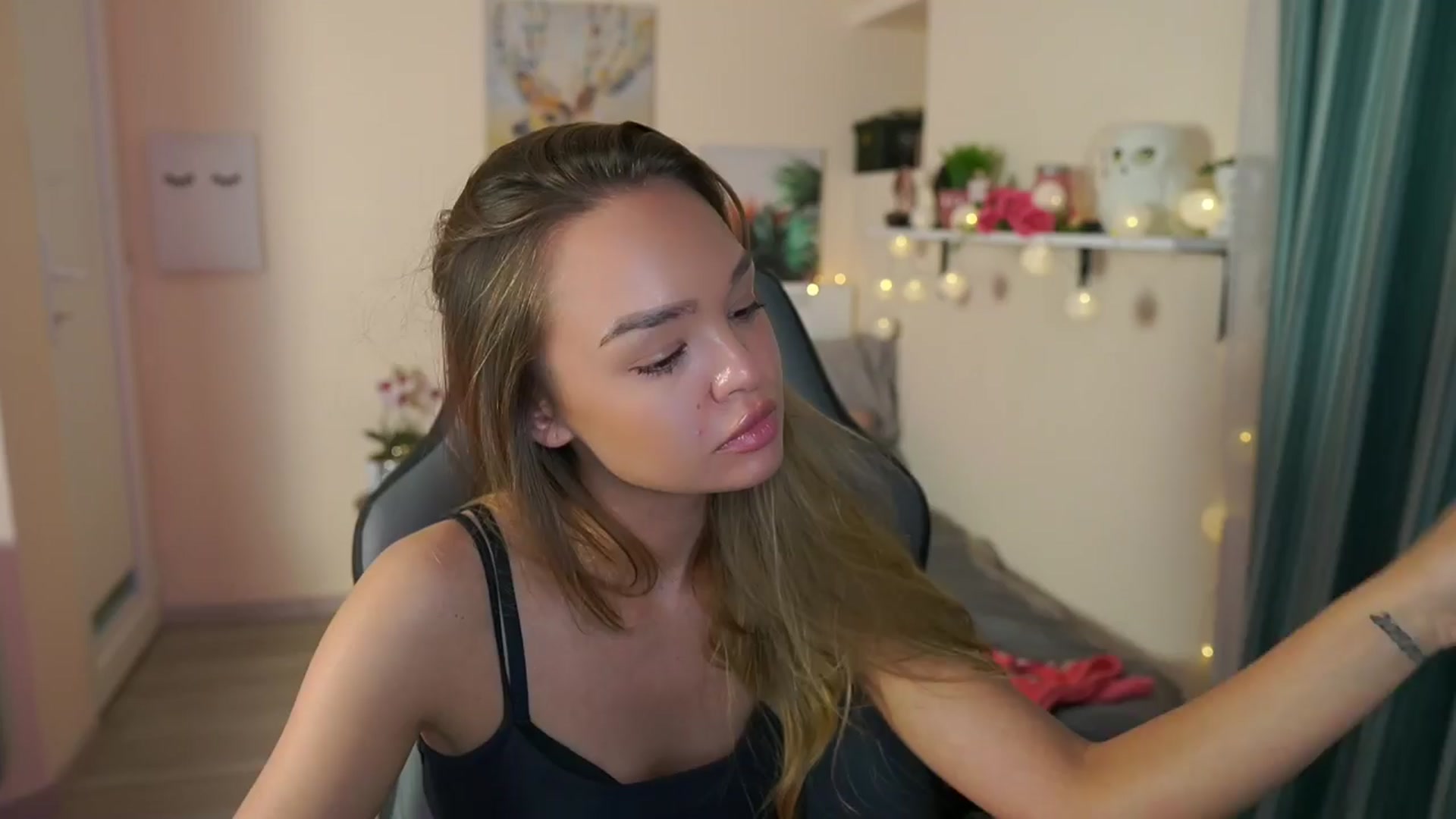 Gallery image thumbnail from Jesse__Jane__'s myfreecams stream on, 04/07/2024, 22:44 image 19 of 20