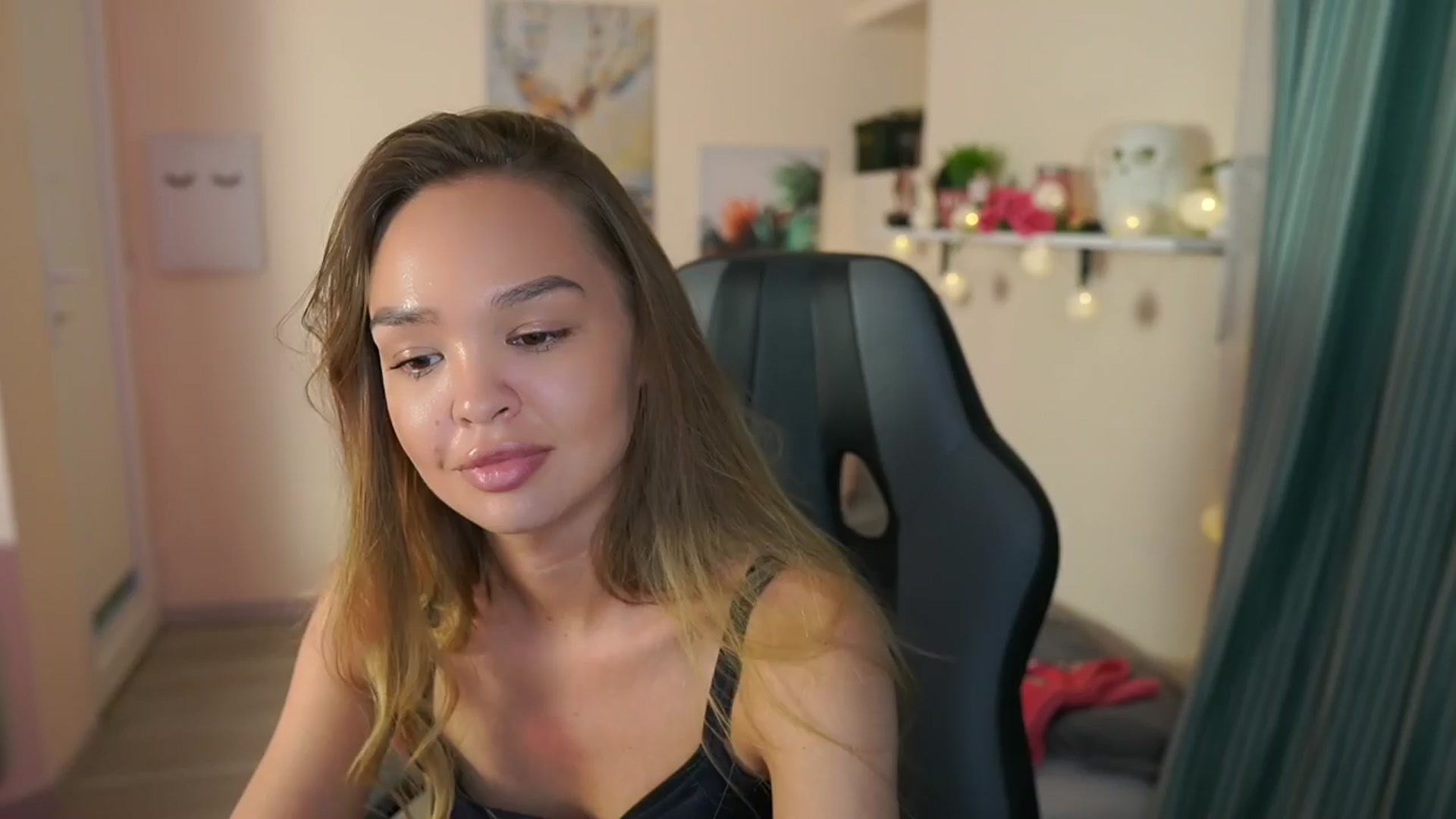 Gallery image thumbnail from Jesse__Jane__'s myfreecams stream on, 04/07/2024, 22:44 image 7 of 20