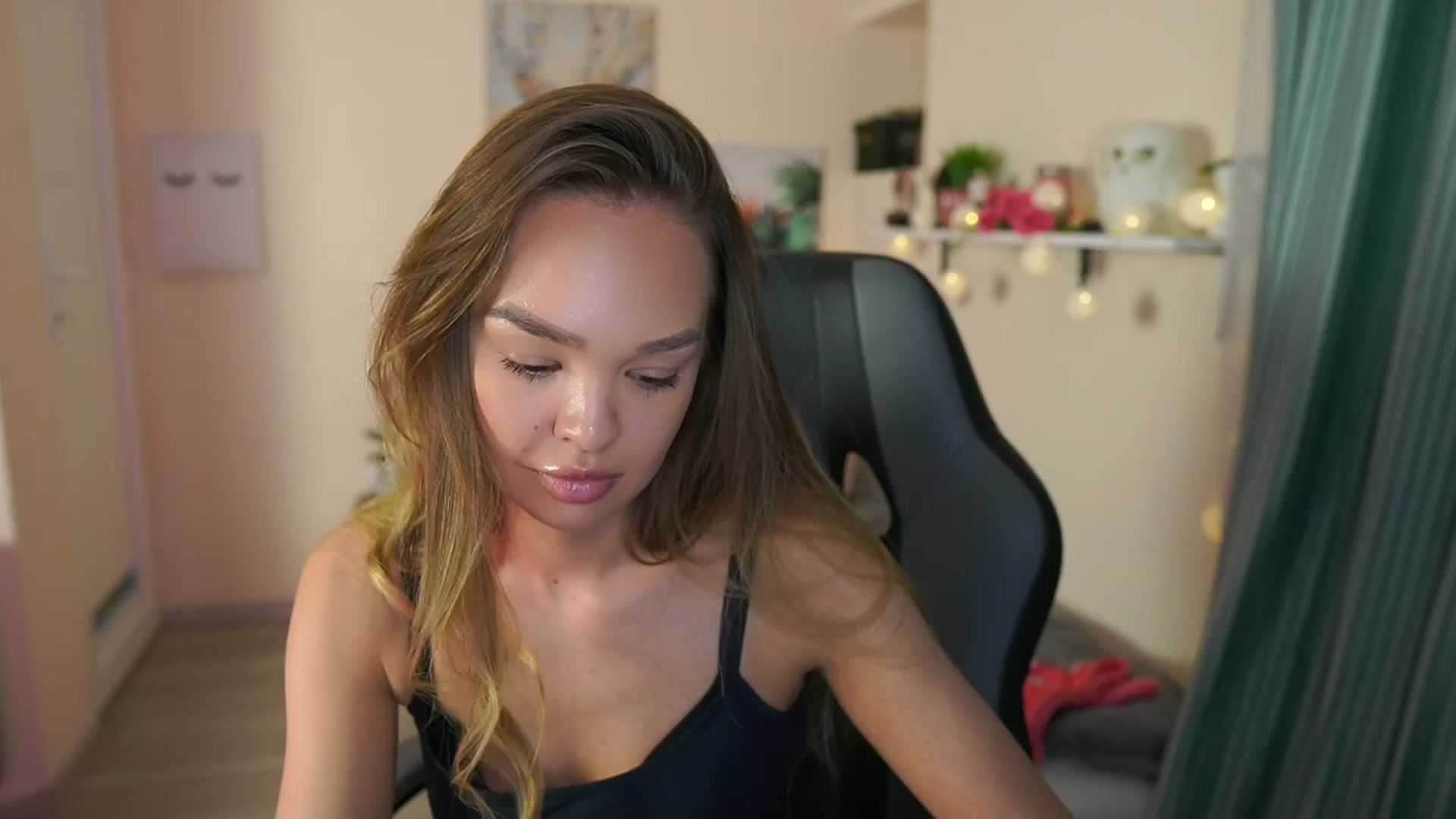 Gallery image thumbnail from Jesse__Jane__'s myfreecams stream on, 04/07/2024, 22:44 image 5 of 20